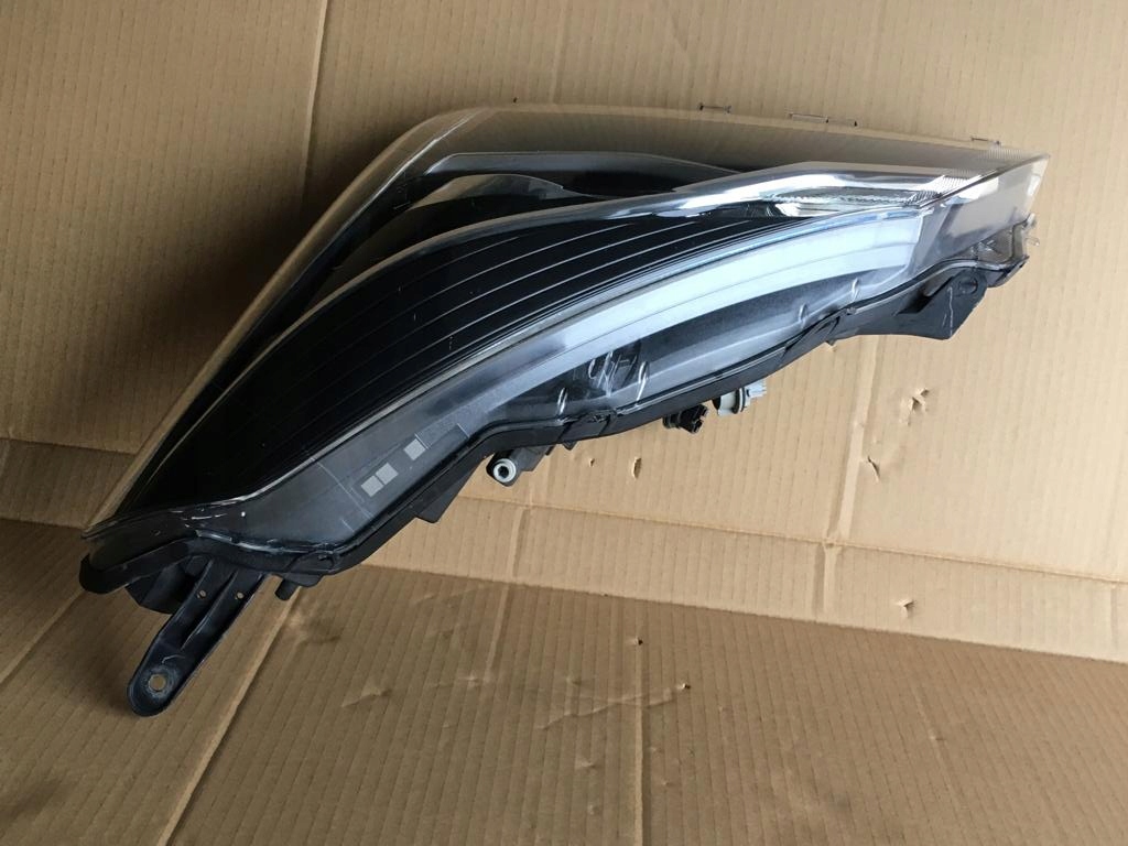 REFLEKTOR light left left front TOYOTA YARIS III 17-20 LED
