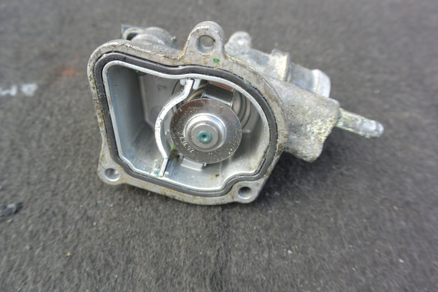 thermostat sensor cover 2.2CDI 646 MERCEDES W204