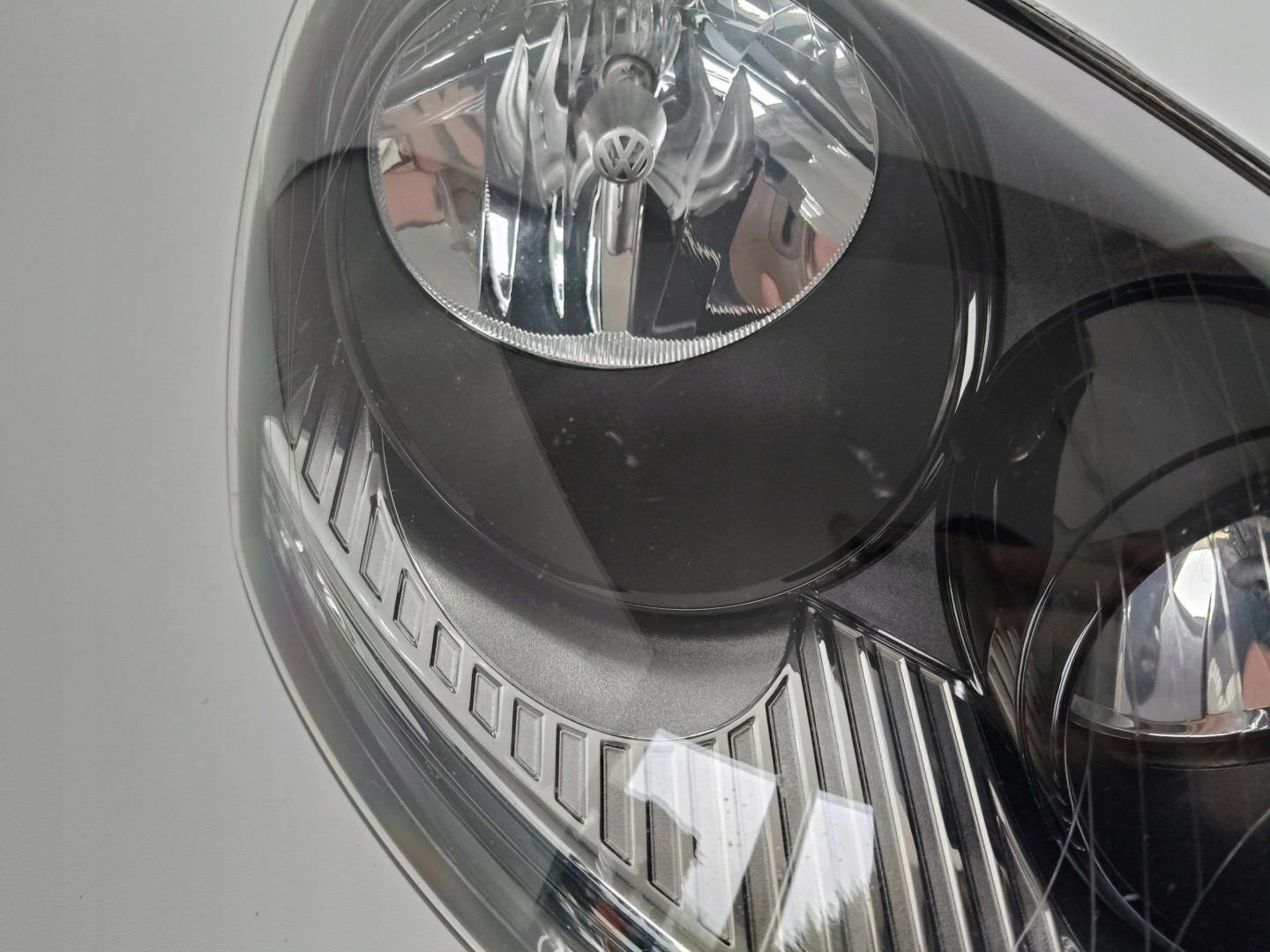 light right REFLEKTOR VW GOLF V 5 1K 1K0 03-08 CIEMNA