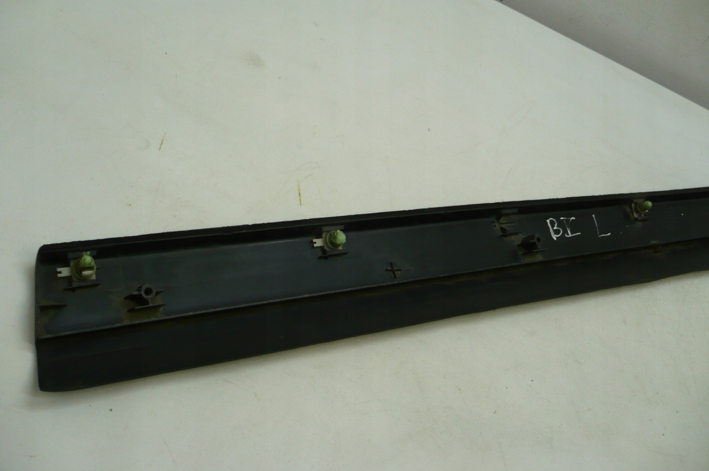 VW PASSAT B5 97- moulding door left front lower