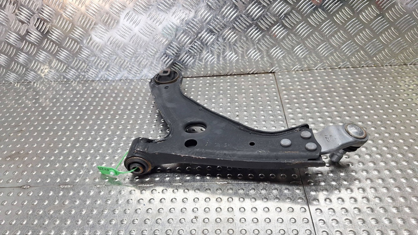 arm right front 32221282 VOLVO XC40 2021