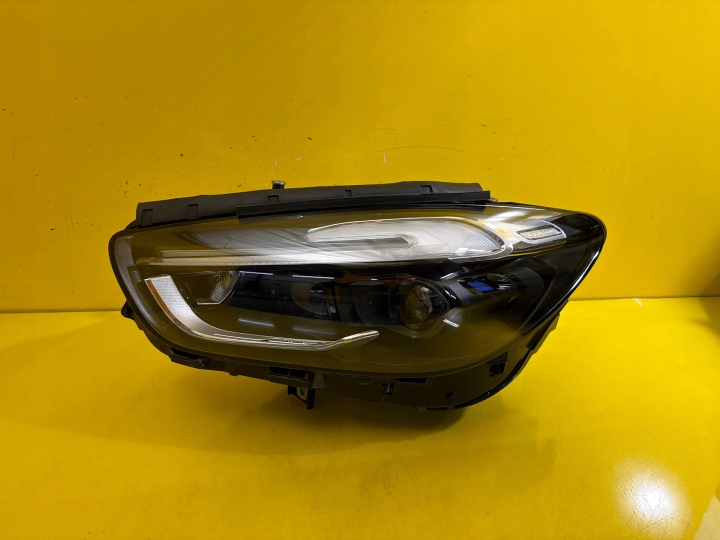 light left Mercedes B-Klasa W247 Full Led Multibeam A2479061304