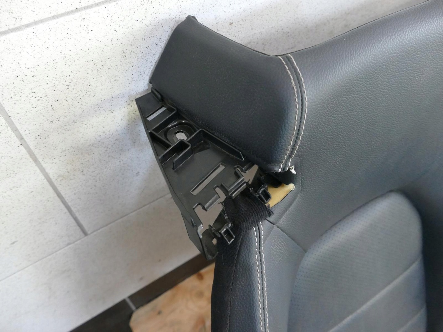 MERCEDES W207 A207 CABRIO OPARCIE KANAPY Leder heck