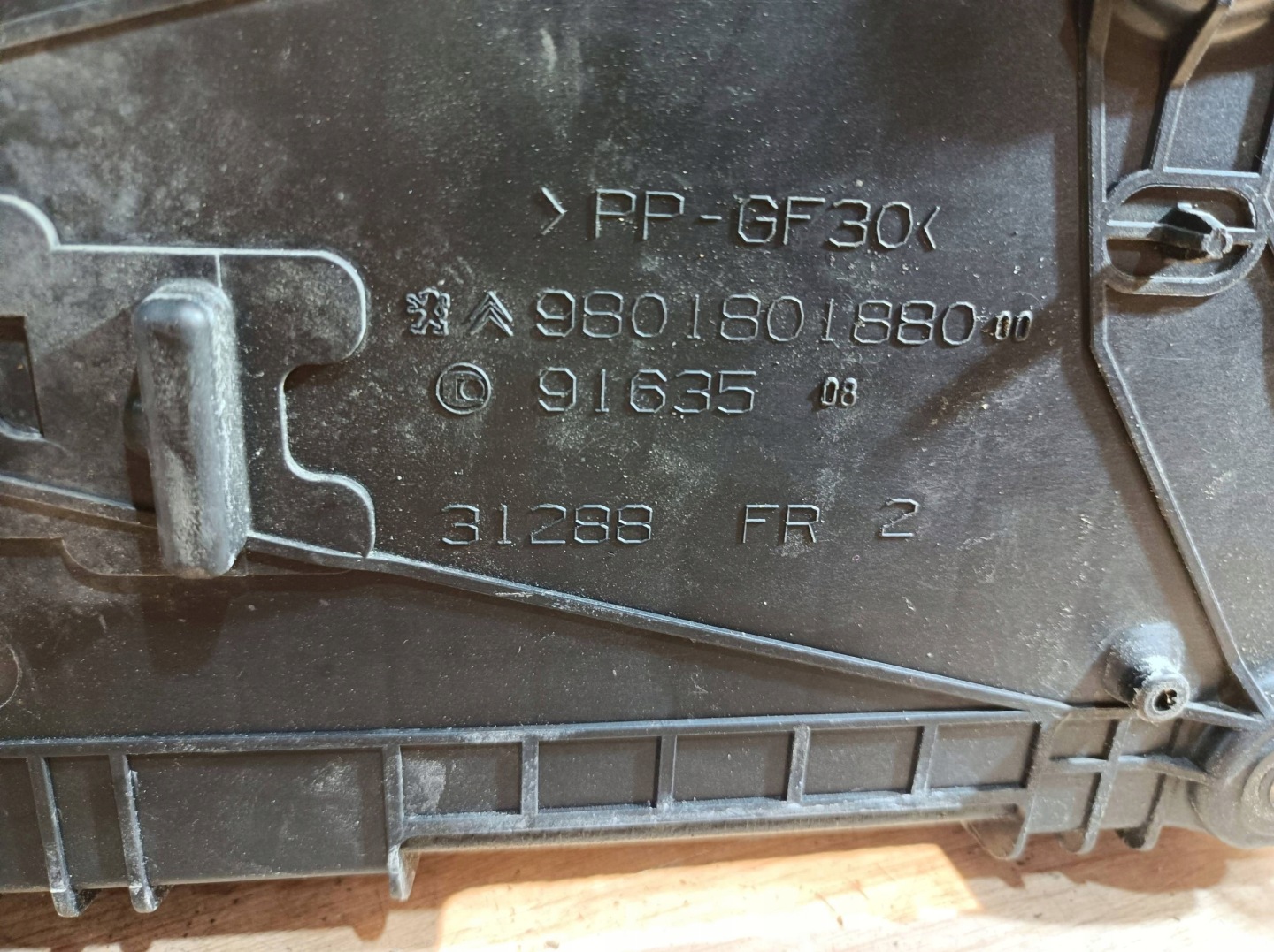 držač akumulatora Citroen C4 Cactus PSA 9801801880
