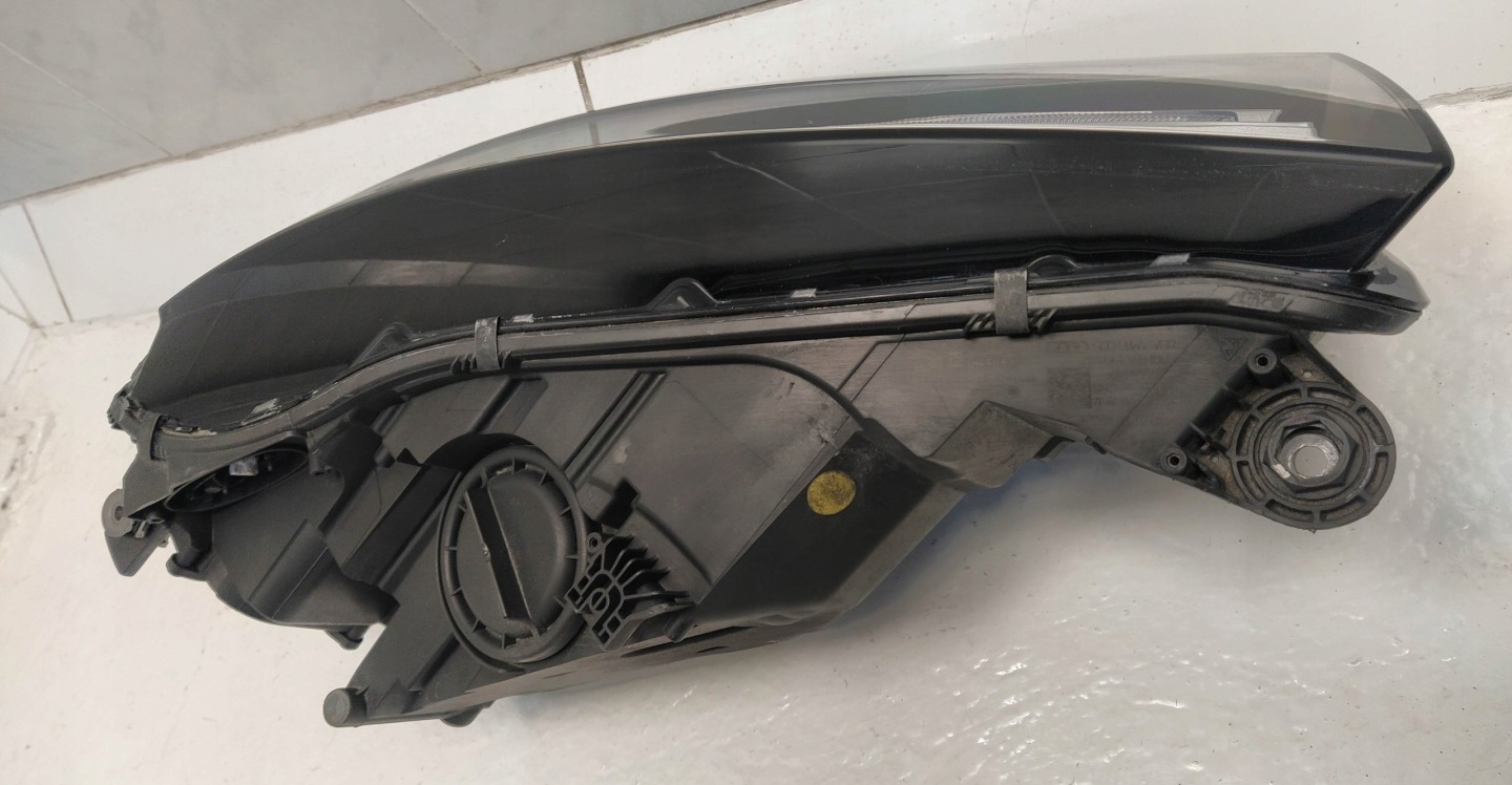 AUDI Q5 2016-2020 REFLEKTOR light XENON left front front