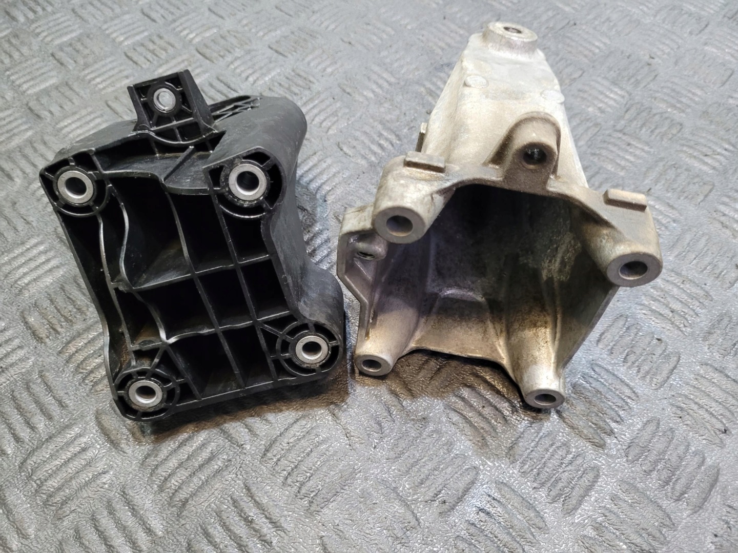 supporto staffa Motore MERCEDES E 350 W213 2.0 CGI HYBRID