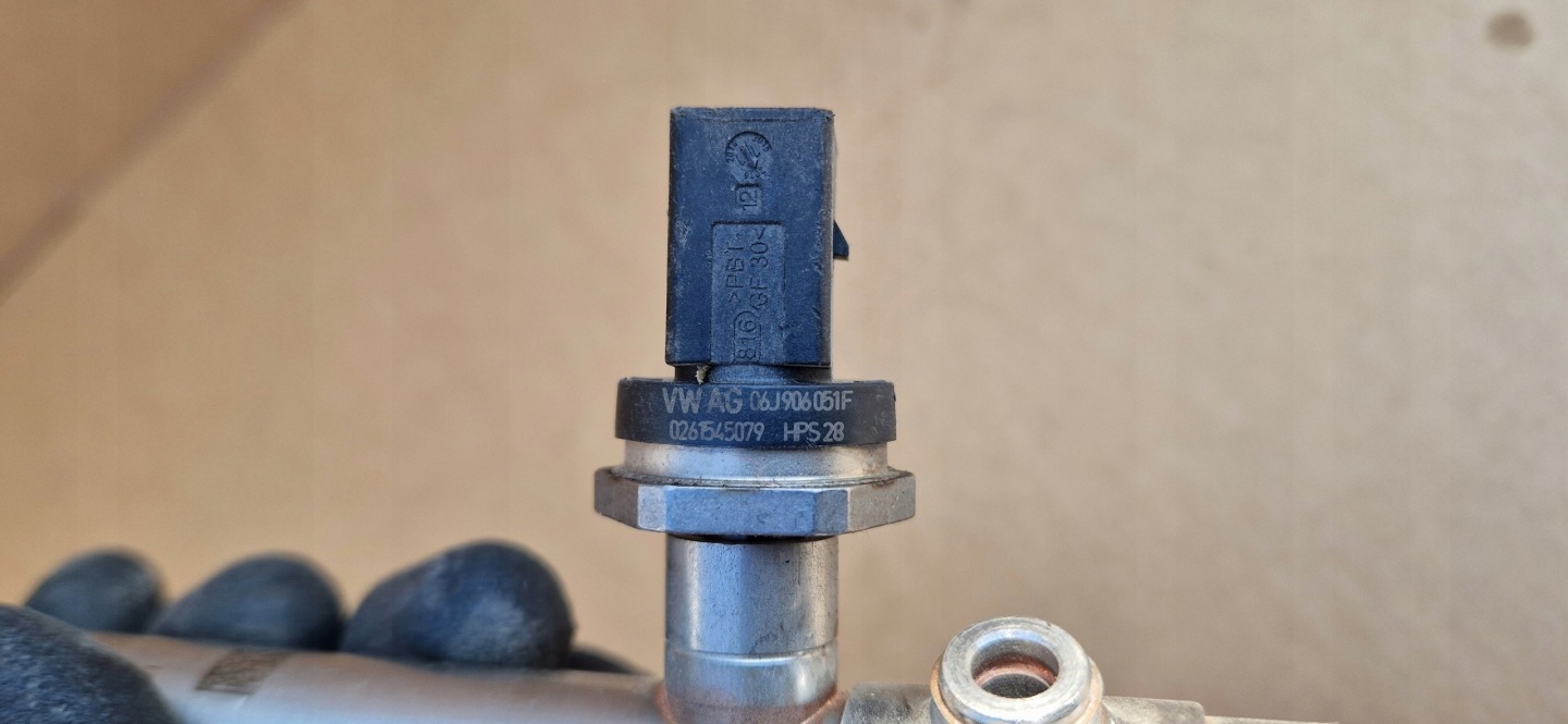 Rampe injection 06K133317G 06J906051F VW SKODA