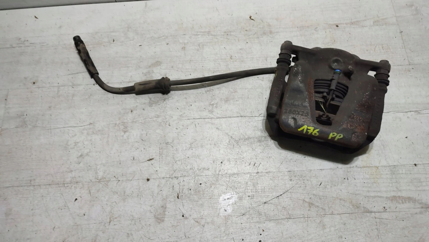Mercedes-Benz A W176 2017 front side right caliper