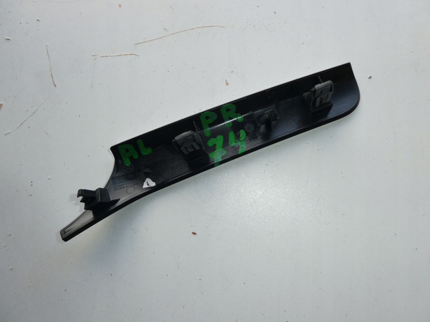 SKODA SUPERB II MOULAGE DEKOR CONSOLE 3T1858417A