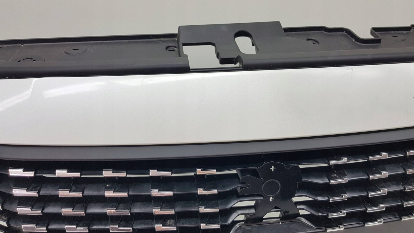 PEUGEOT 208 II 2019 - bumper front 9823209780