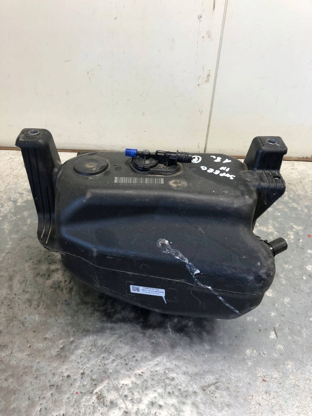 Behälter ADBLUE SKODA SUPERB III B8 3Q0131877D 3Q013187D
