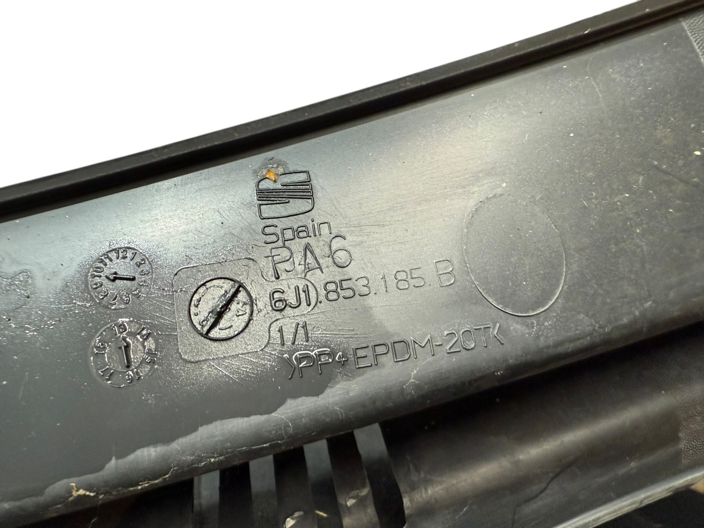 torpedo upper plastic 6J1853185B SEAT IBIZA IV 6J