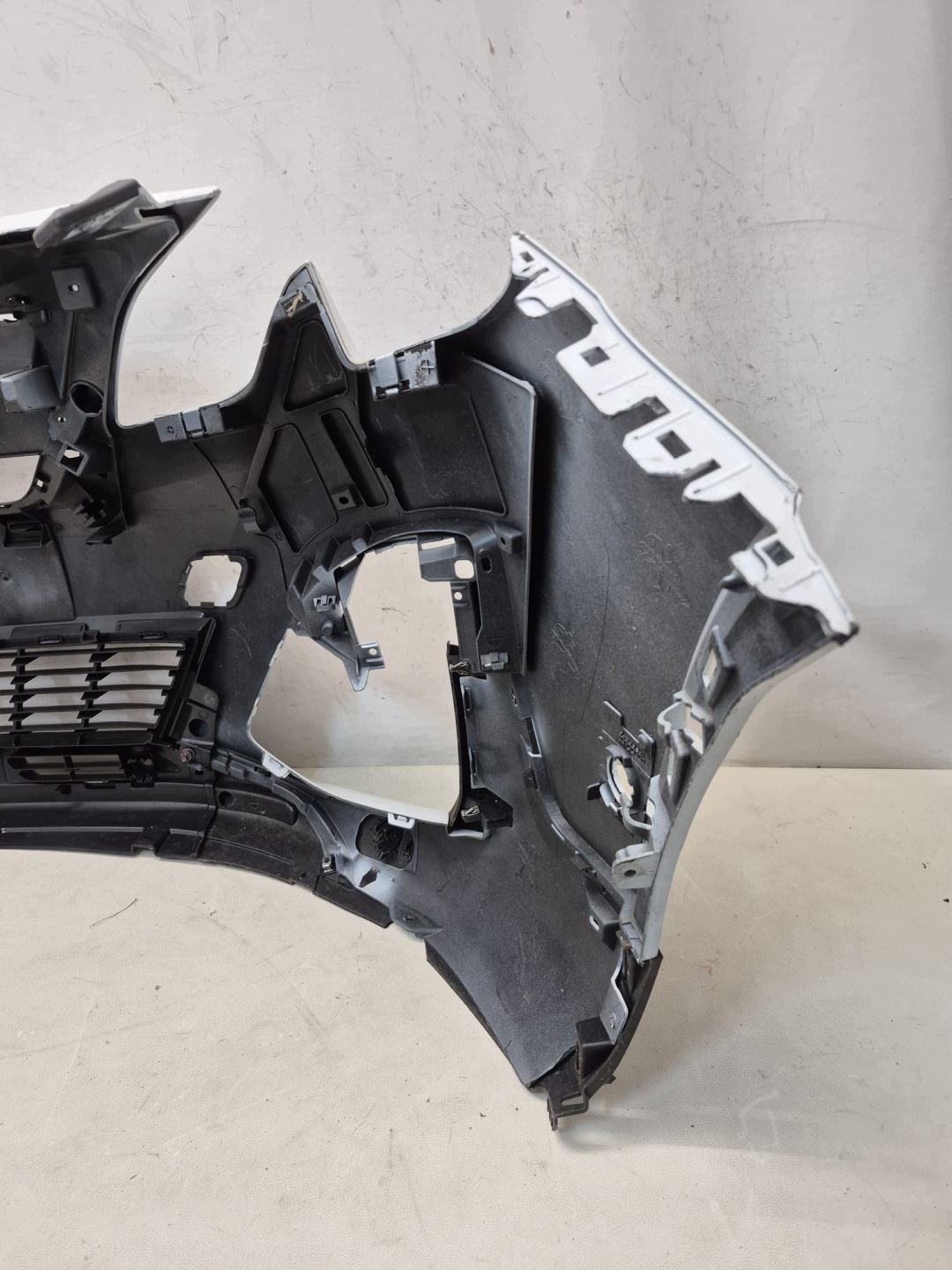 PEUGEOT 3008 5008 II 2 16- bumper front front PDC for FULL LED 9815499077