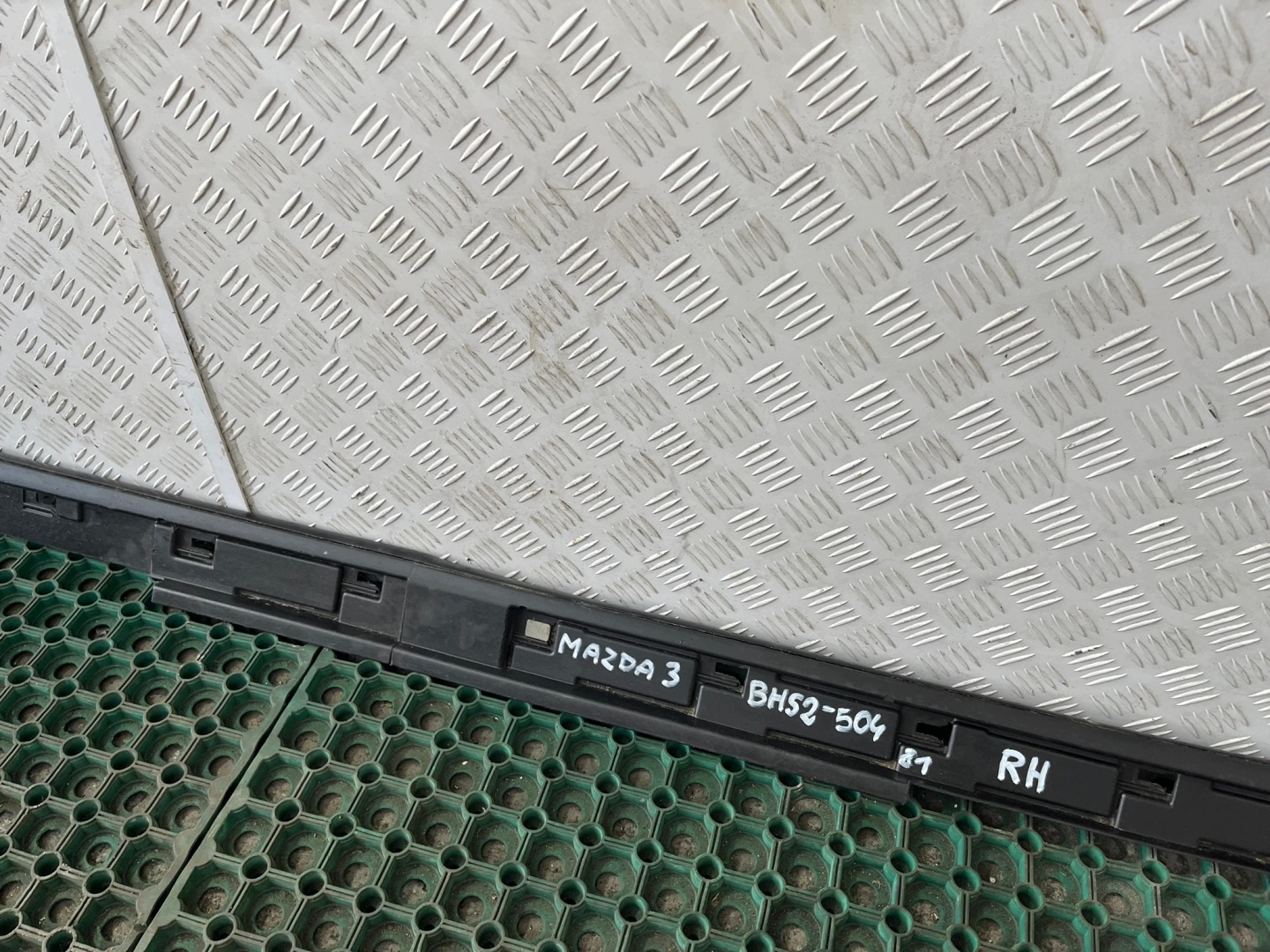 MAZDA 3 BM 13-17 moulding threshold right cap BHS2-50481 RH OE