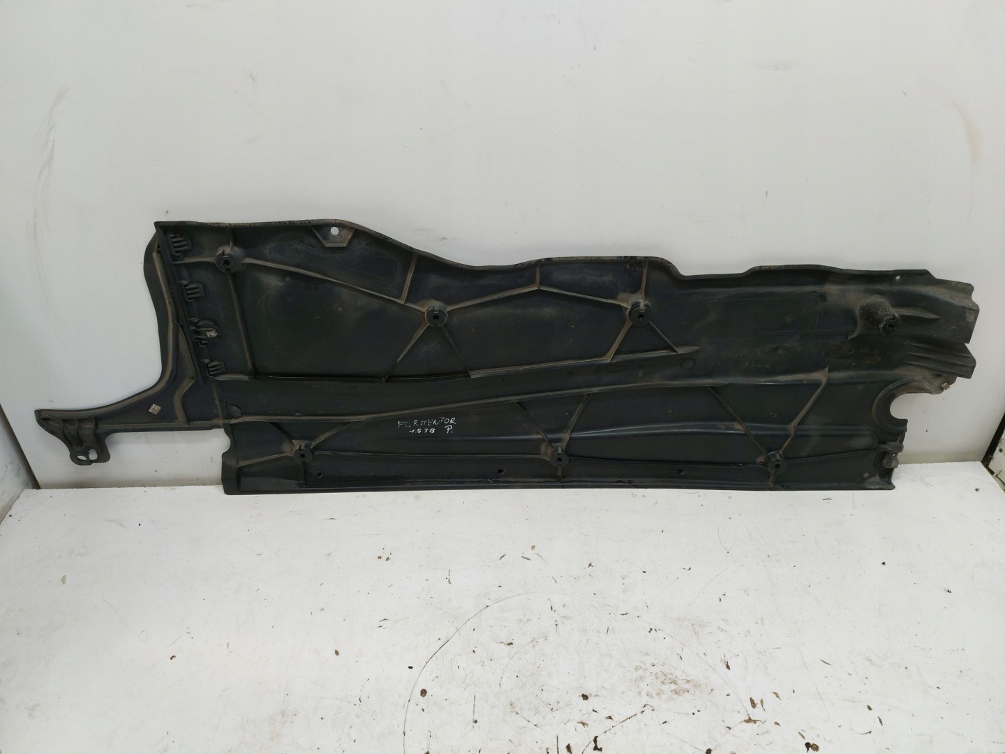Cupra Formentor 5FF cover chassis right 5WA825202E