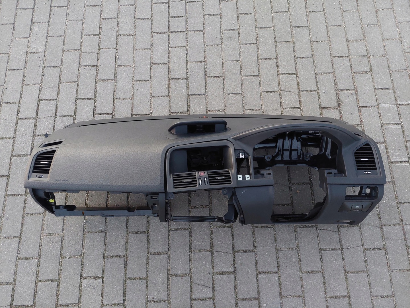 dashboard cockpit console DASHBOARD UK ANGLIK VOLVO XC60 and