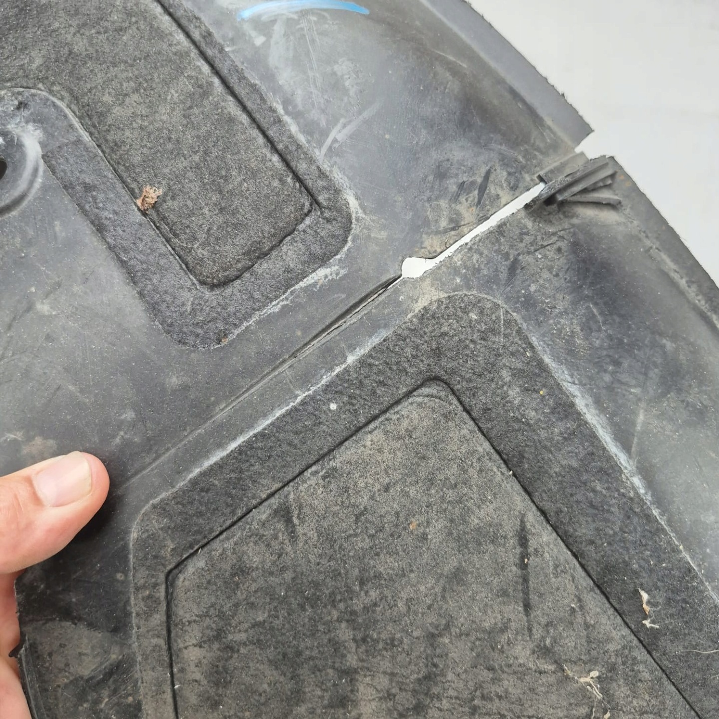 TESLA MODEL 3 17- mudguard left front front 1081581-00-D