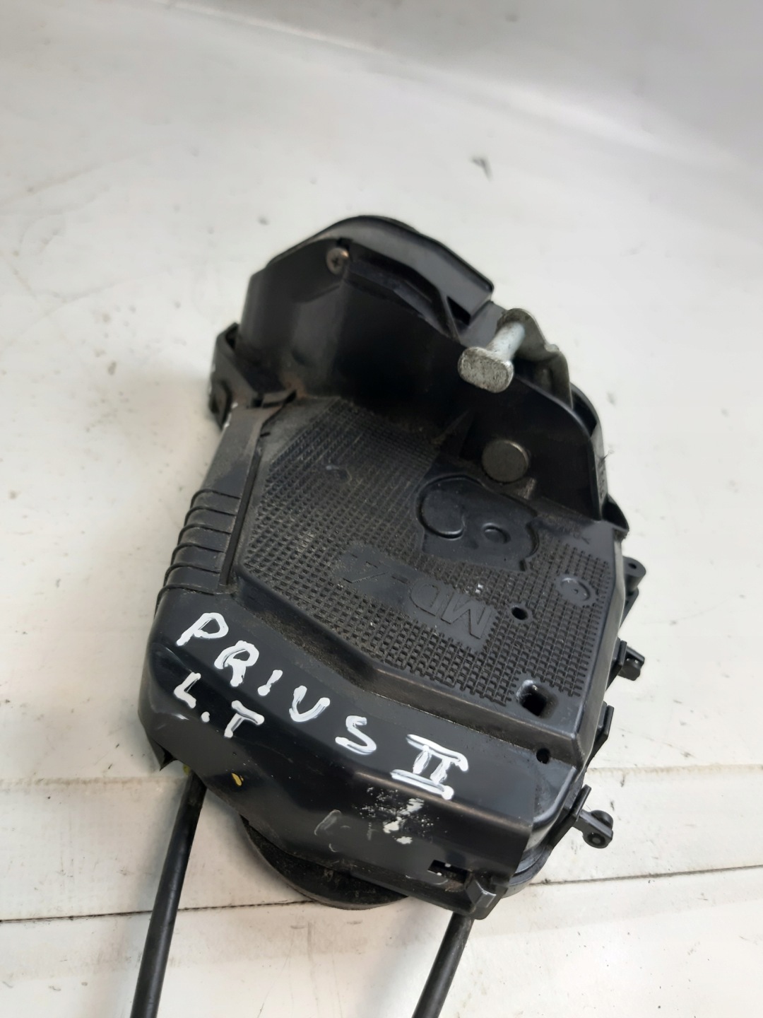 TOYOTA PRIUS II lock handle door left rear part 2PIN