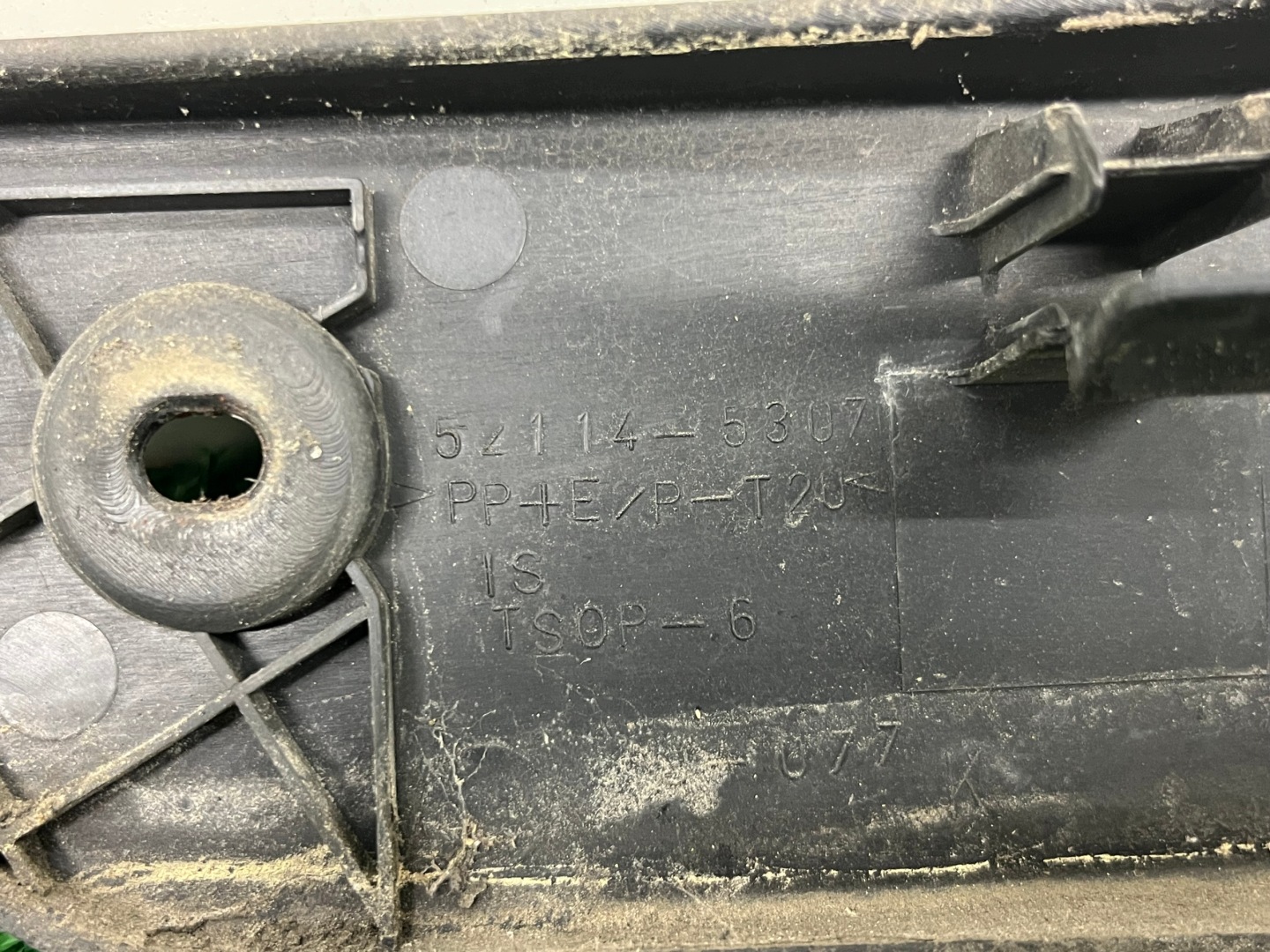 pad below TABLICE holder console LEXUS IS 220D 52114-5307