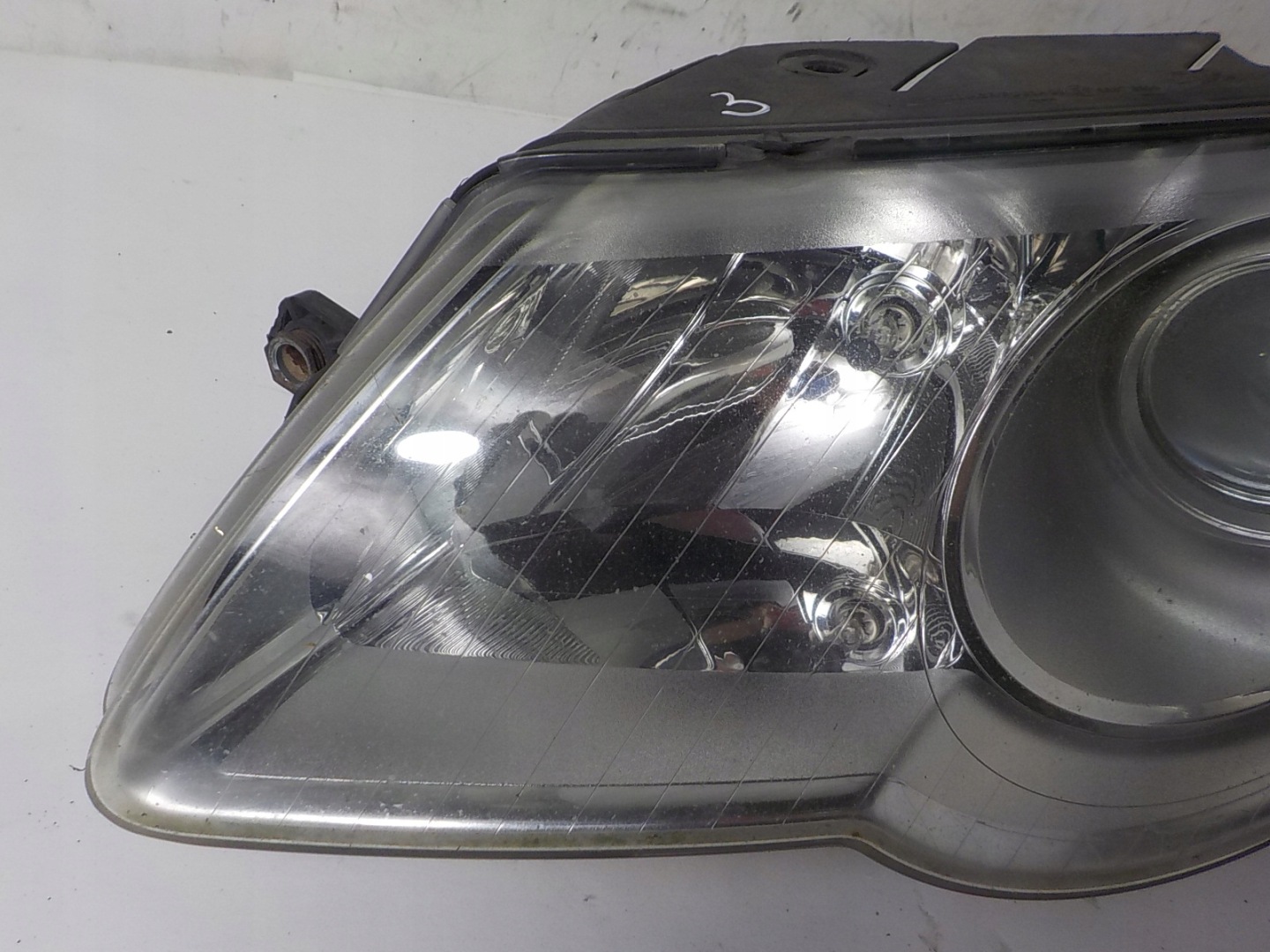 VOLKSWAGEN PASSAT B6 light left front front UK