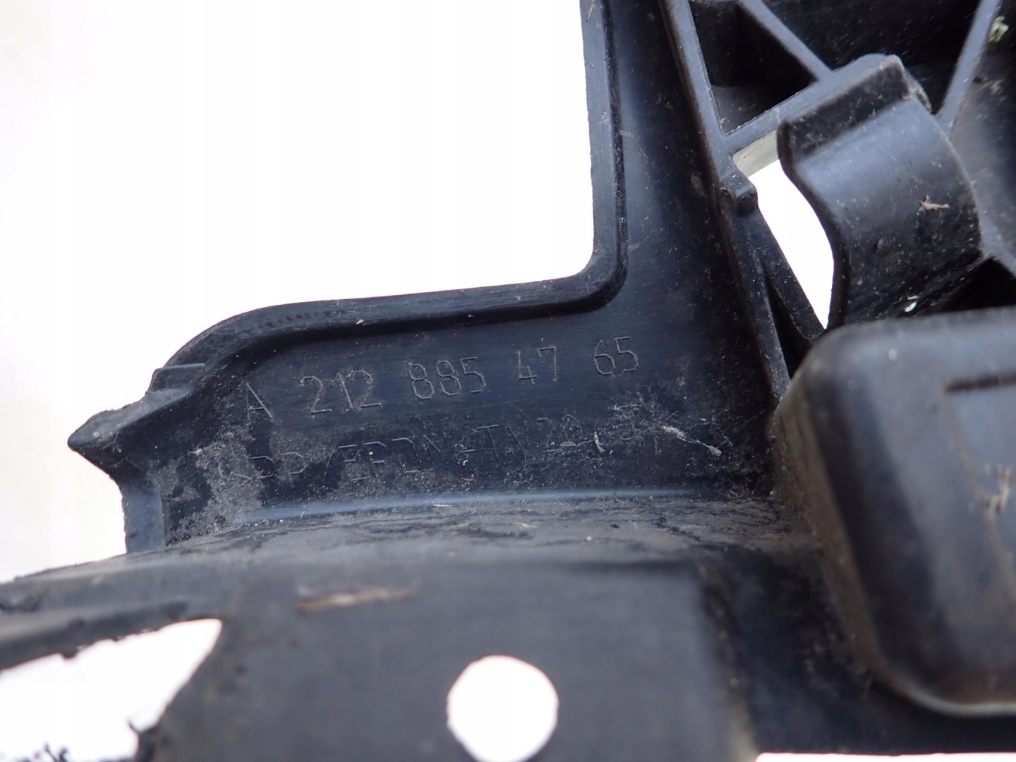 MERCEDES E-KLASA W212 AMG 12- bumper bracket of the front left