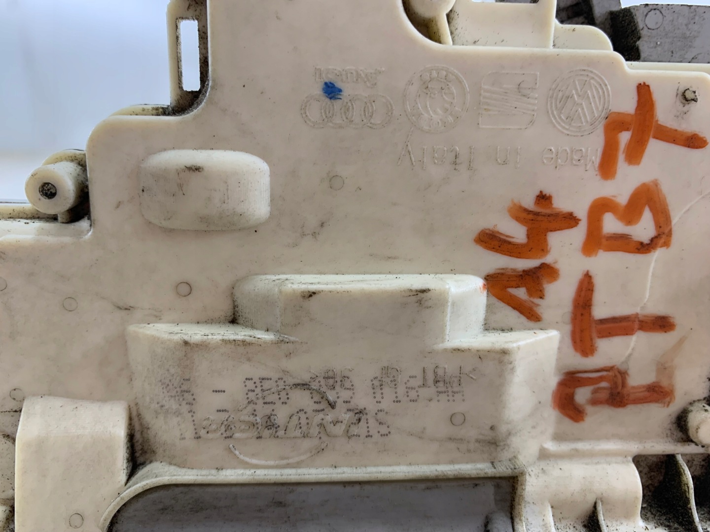 AUDI A4 B7 lock door right rear part 8E0839016AA