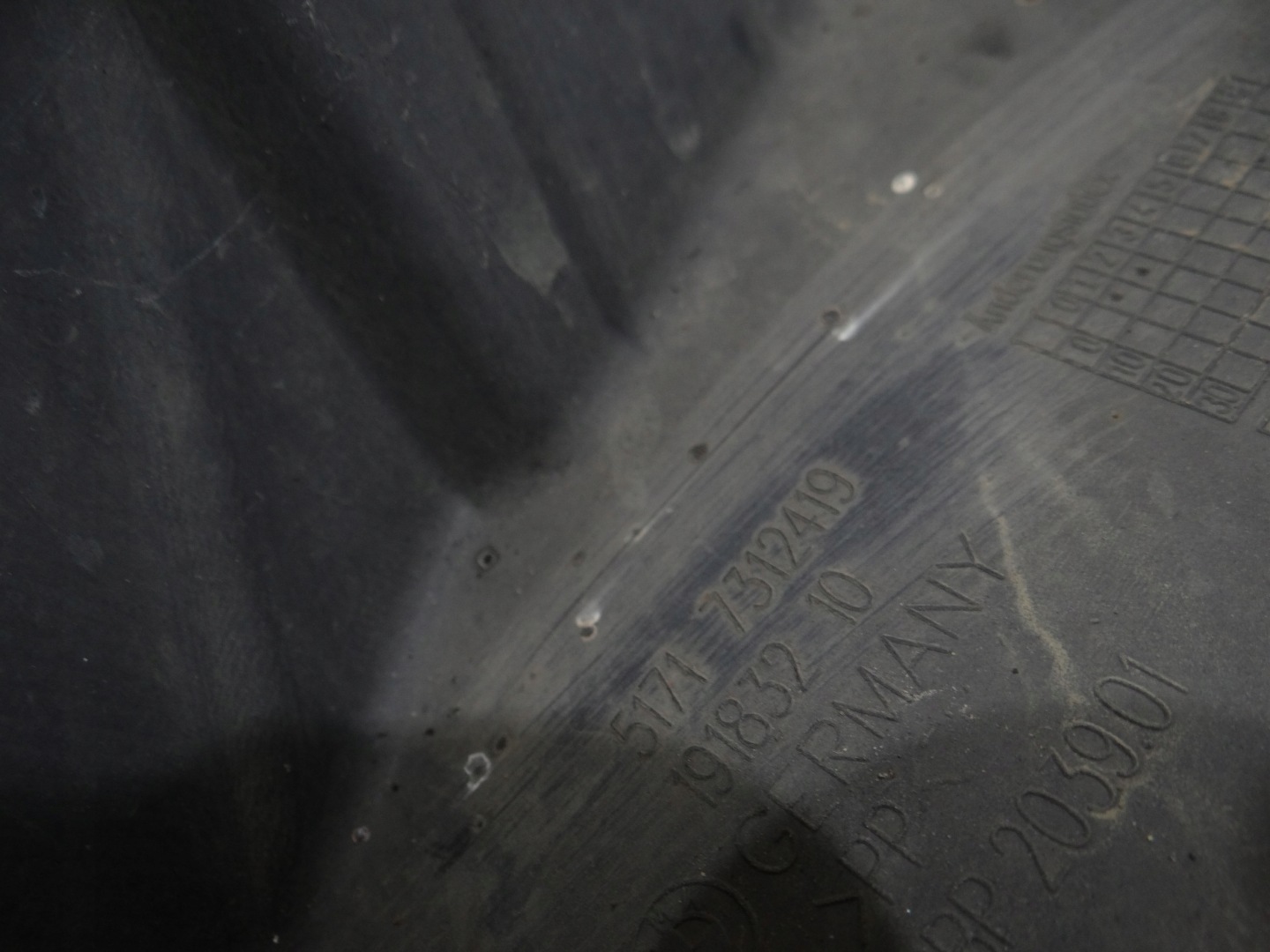 mudguard left front BMW X1 E84 M PAKIET LCI 7312419 (16707877)