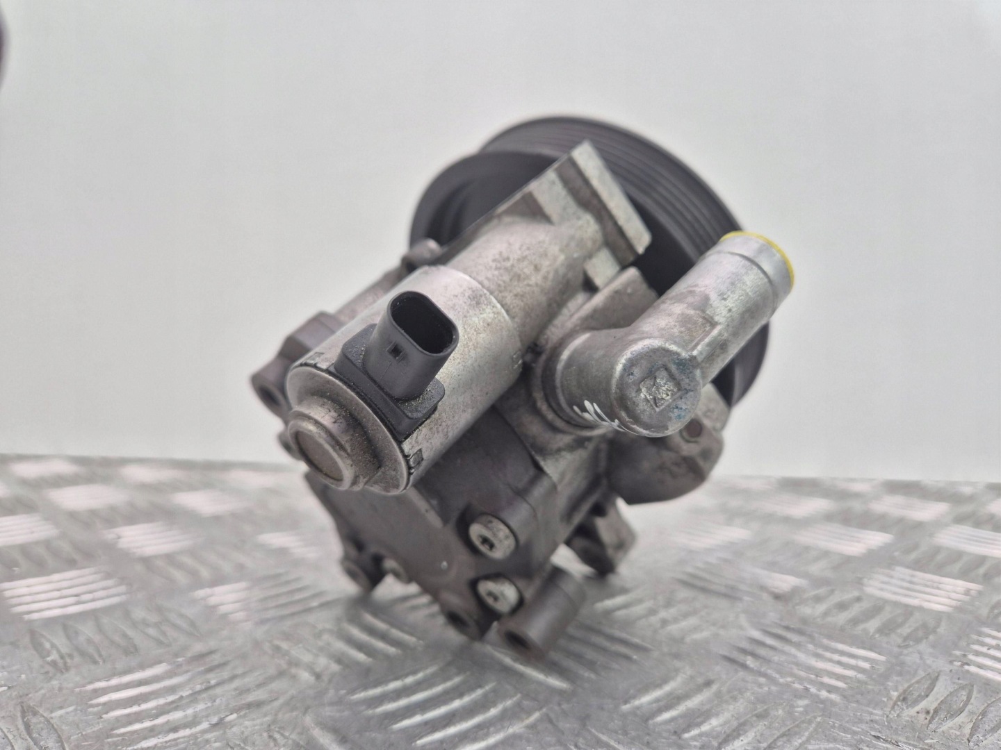 Mercedes C250 CGI W204 servo pump A0064667501 271.860