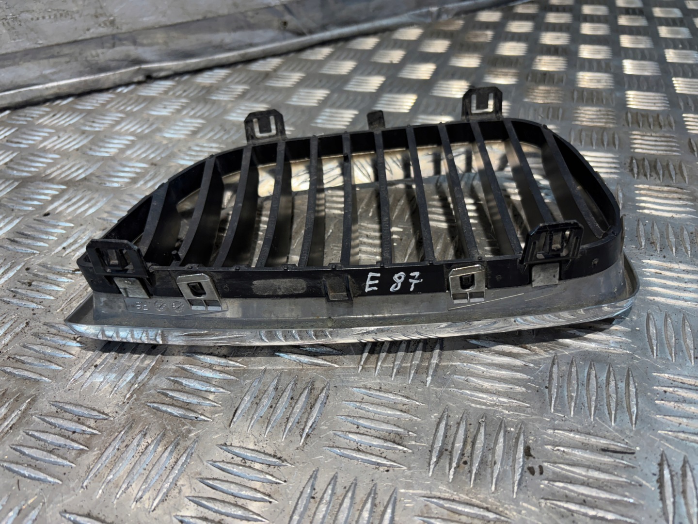 maska ledvinka pravá BMW E87 7128614