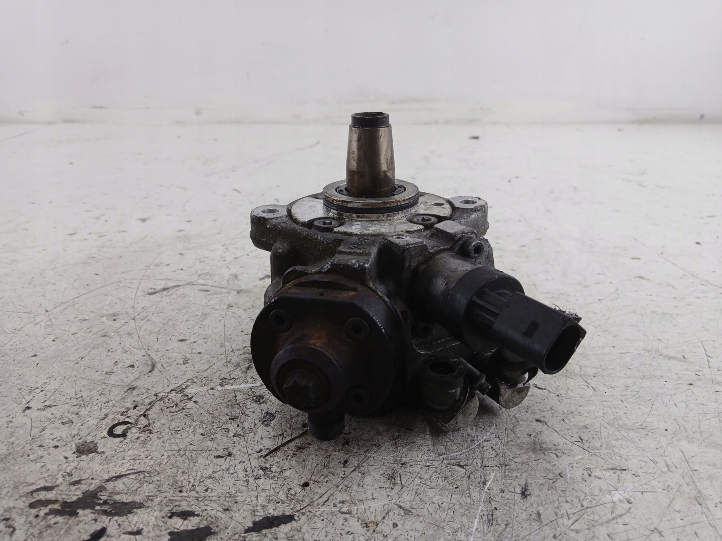 BMW E60 E61 E90 E83 E87 2.0 D injection pump 7807495 02