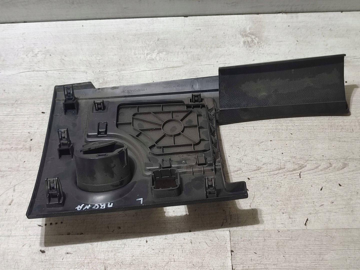 Seat Arona 2019 left side Element of the dashboard rozdzielczej / dol