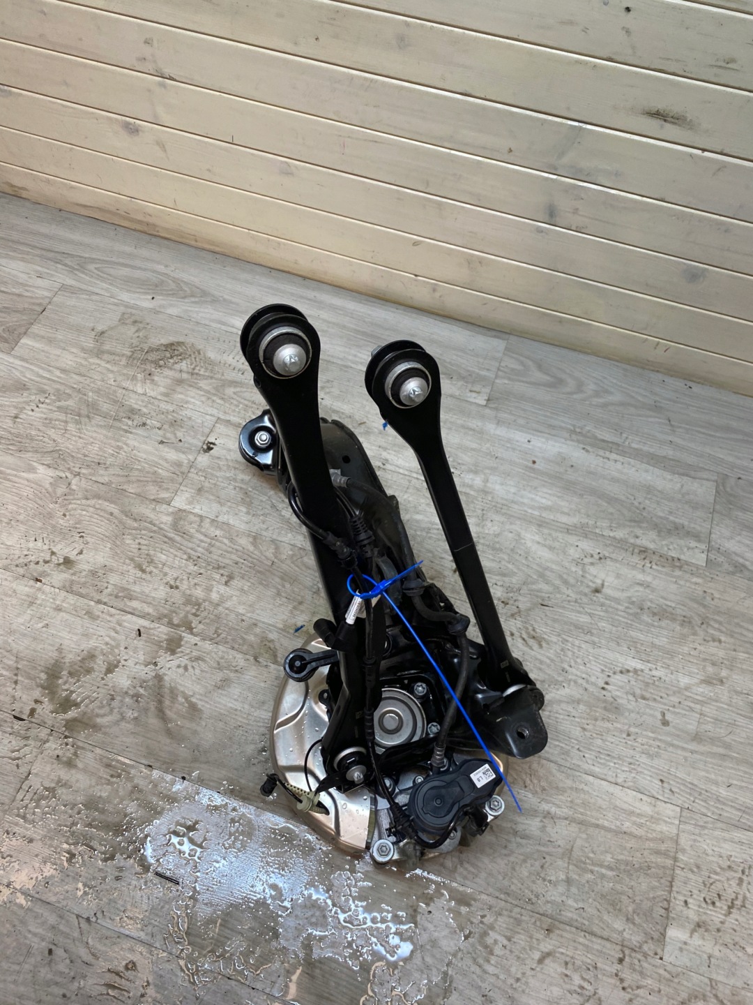 BMW 2 U06 swing arm right rear part