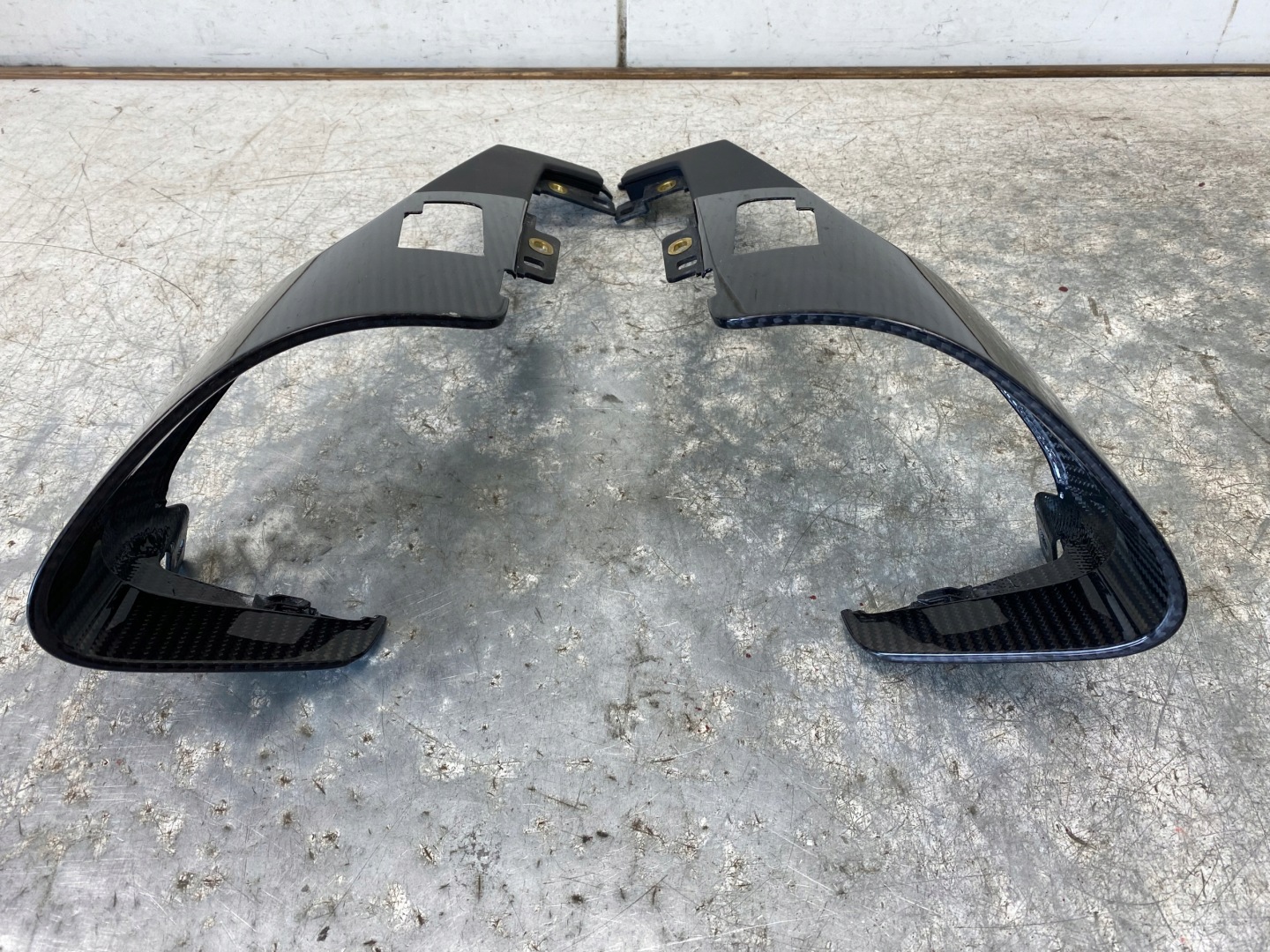 AUDI R8 plus 4S kryt lišta budíku levá pravá CARBON