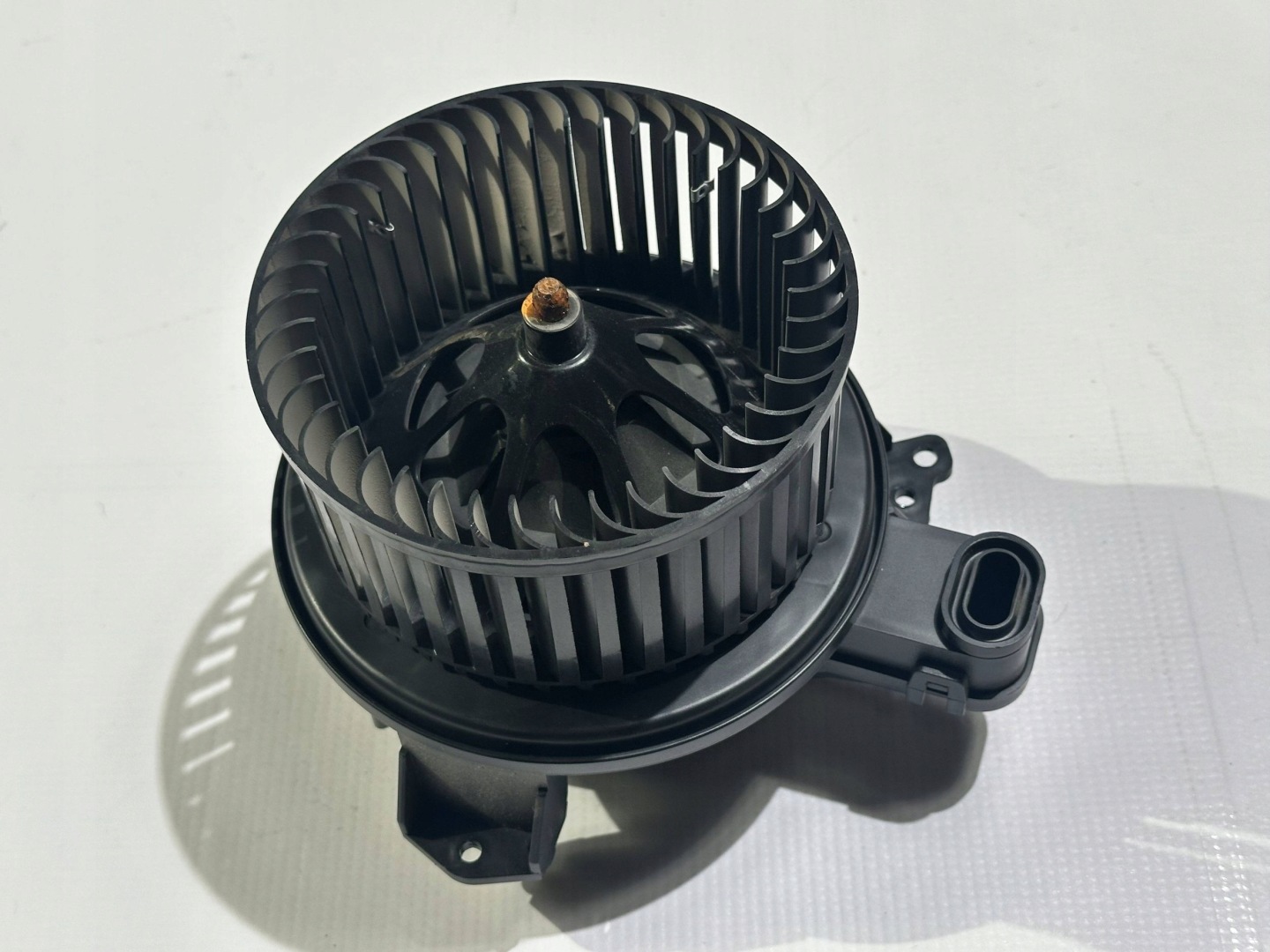 fan heating air conditioning devices Ford Explorer 2020+