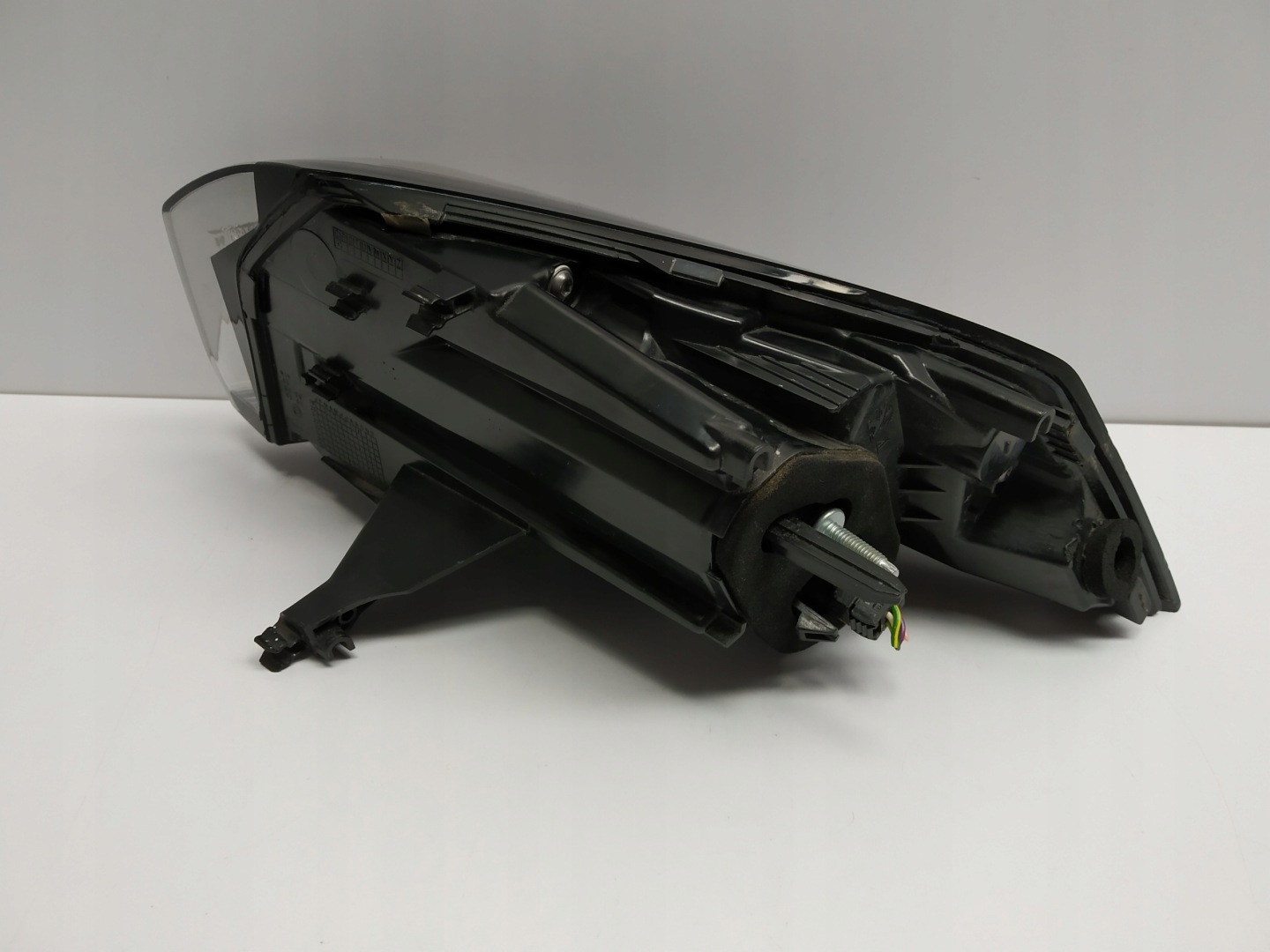 19+ Peugeot 2008 II light rear part left original