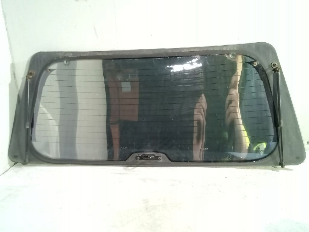 Ford Explorer II 2 window z of the rear bonnet