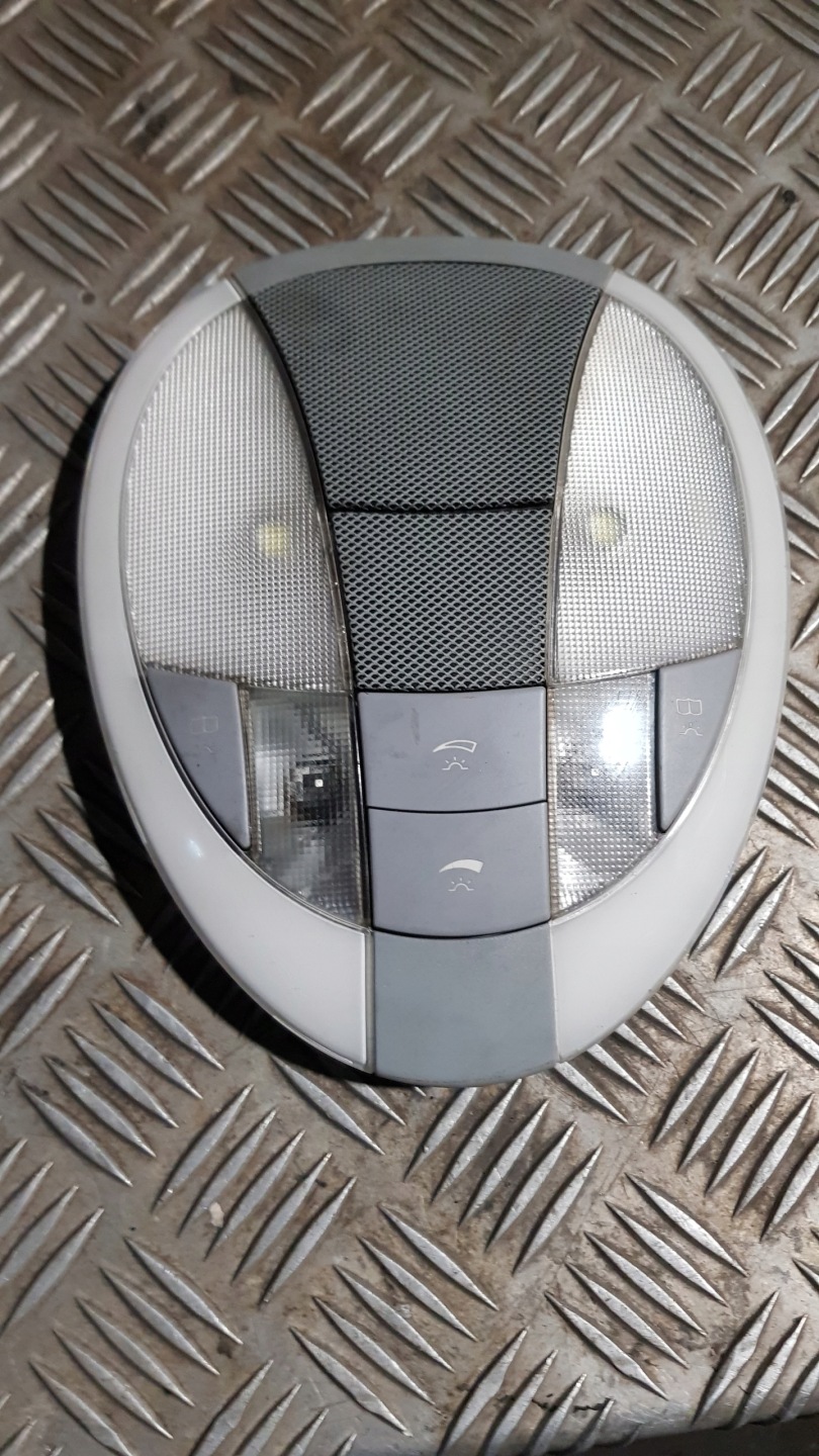 MERCEDES W211 OSWIETLENIE cabs light a2118202201