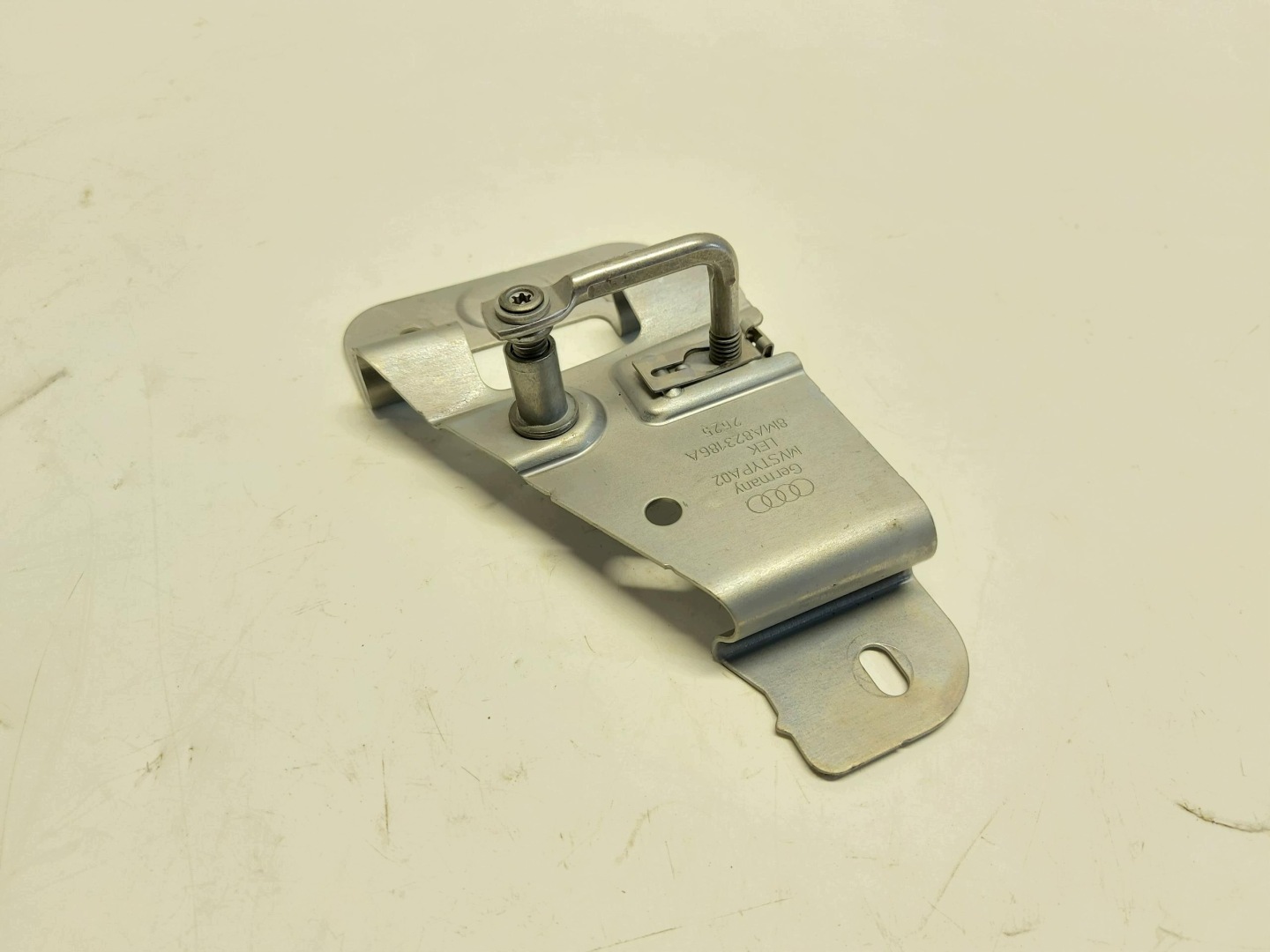 AUDI A5 8B3 AVANT Rygiel bonnets right 8MA823186A