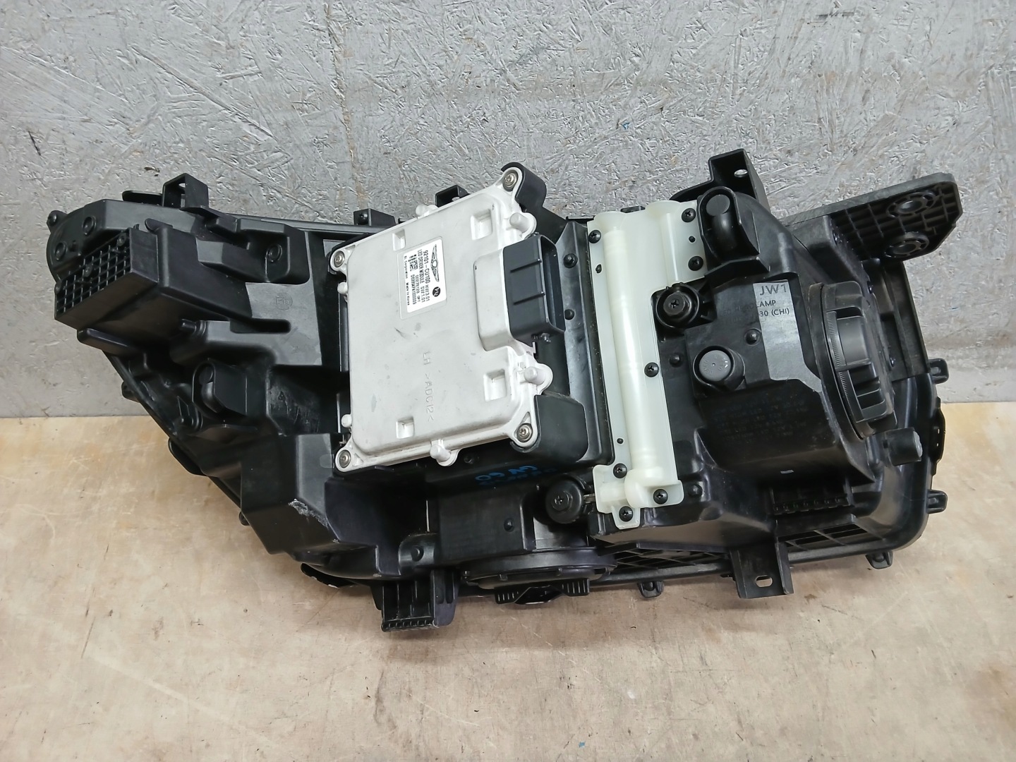 light front left HYUNDAI GENESIS GV 60 GV-60 GV60 FULL LED 92101-CU030