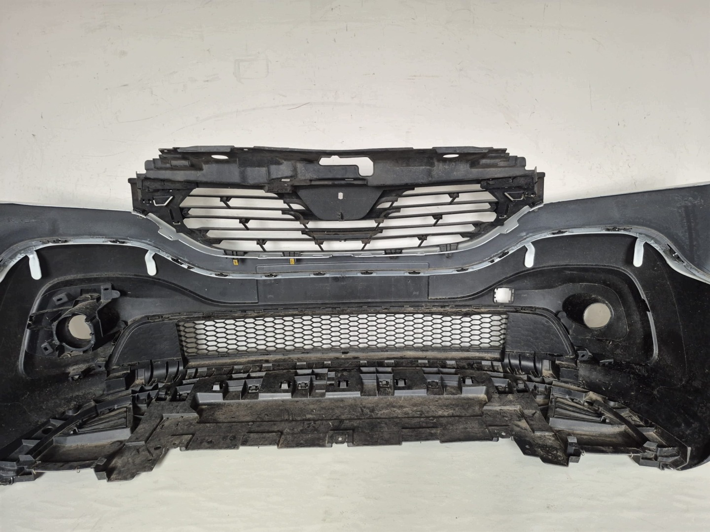 RENAULT TRAFIC III 3 14-21 bumper front front grill cover 620223380R