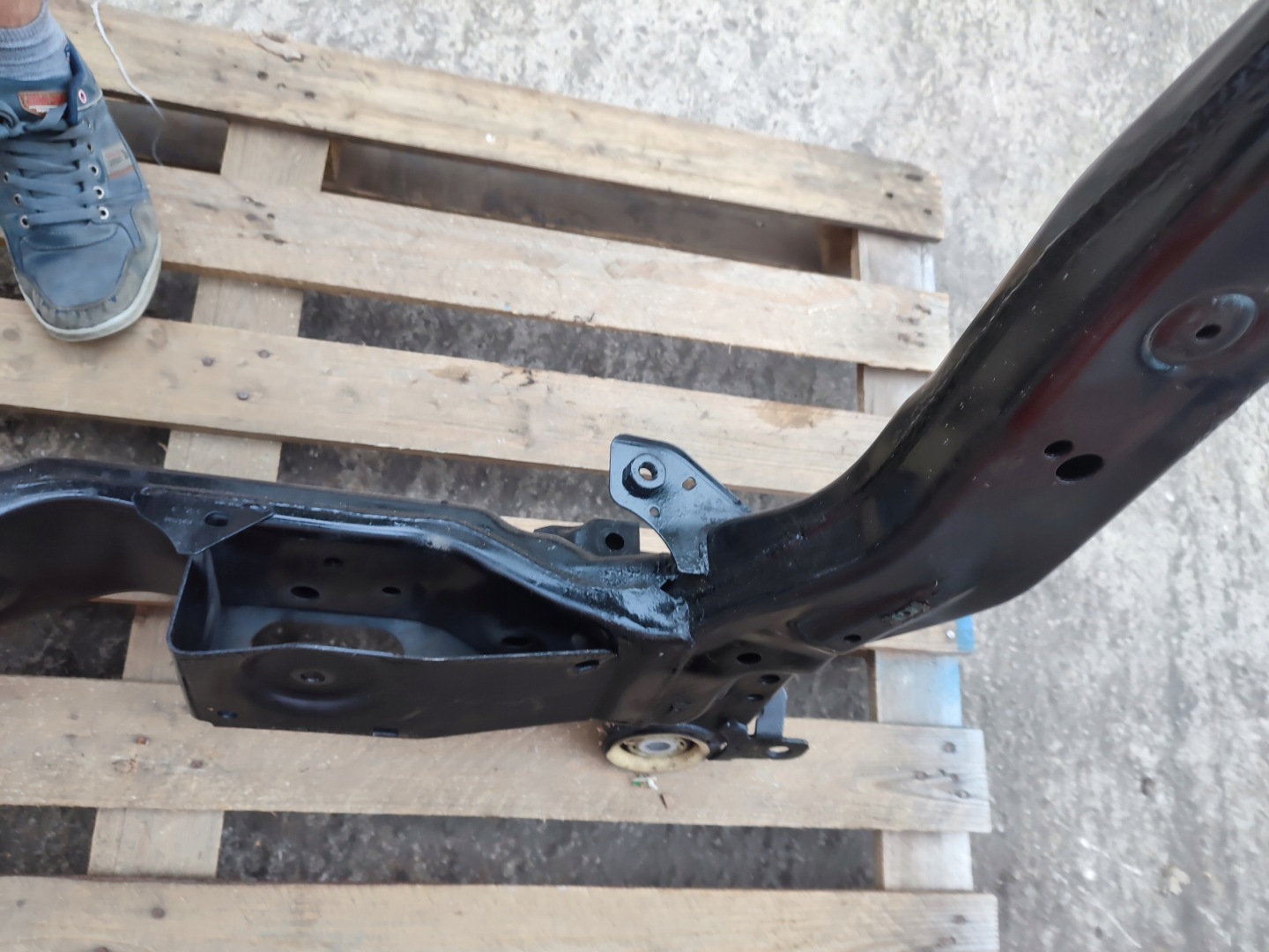 axle beam subframe axle beam sider trawers front OPEL INSIGNIA B 84305675