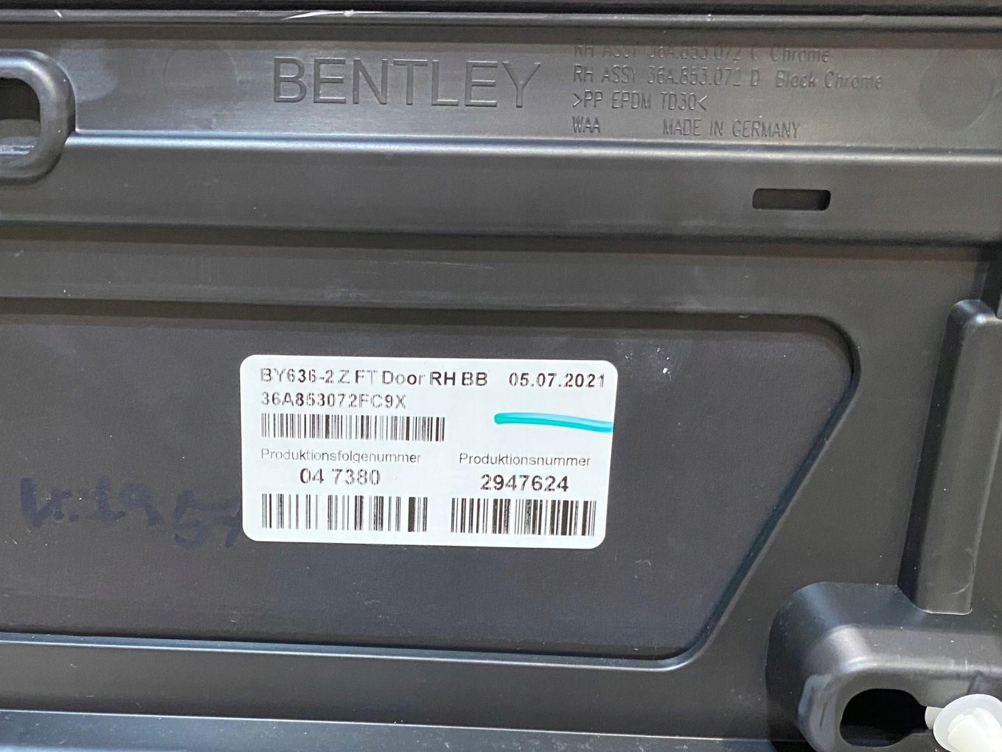 BENTLEY BENTAYGA cap moulding door R 36A853072