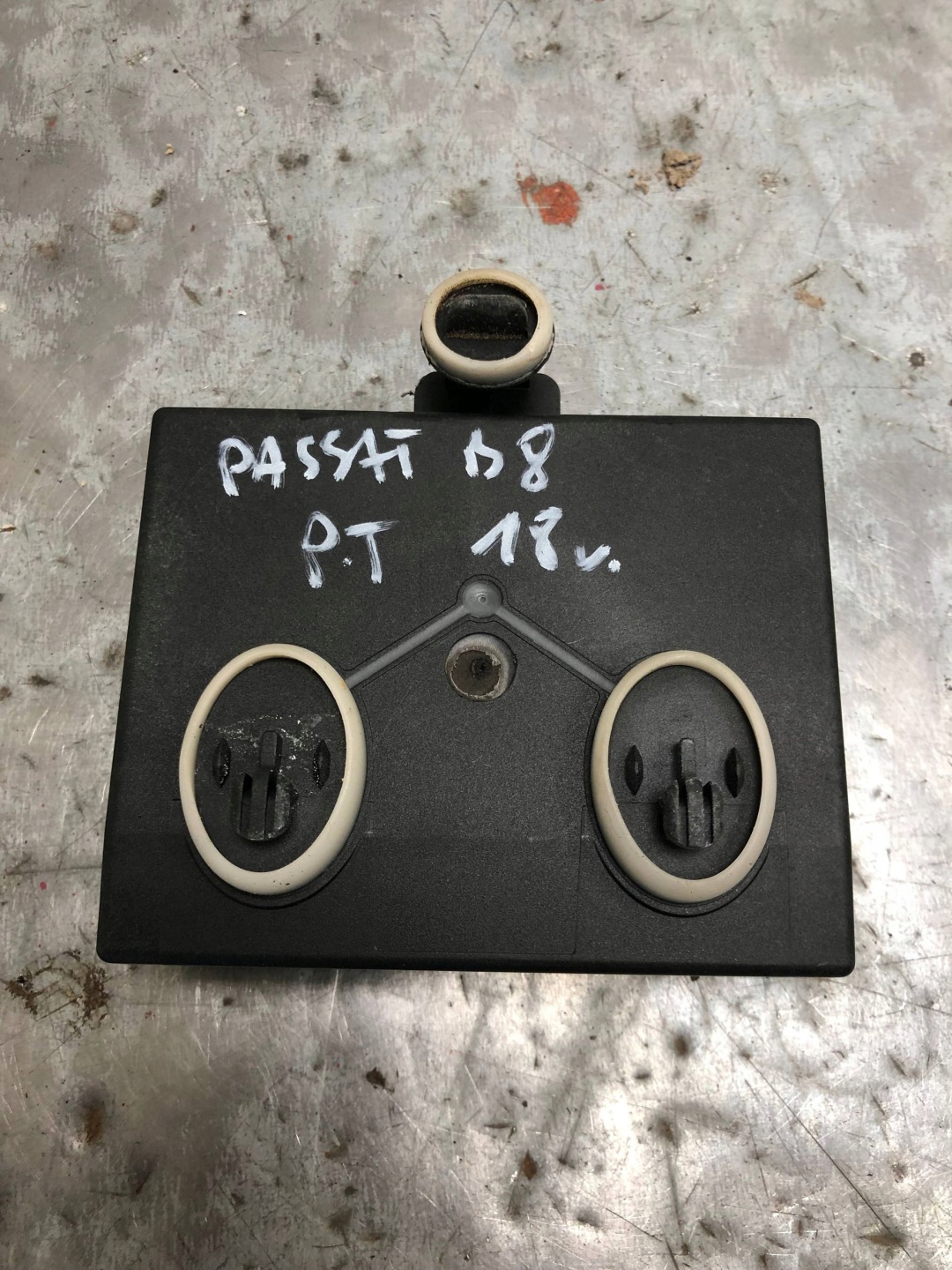 module control unit door right rear part VW PASSAT B8 KOMBI 5Q0959595E