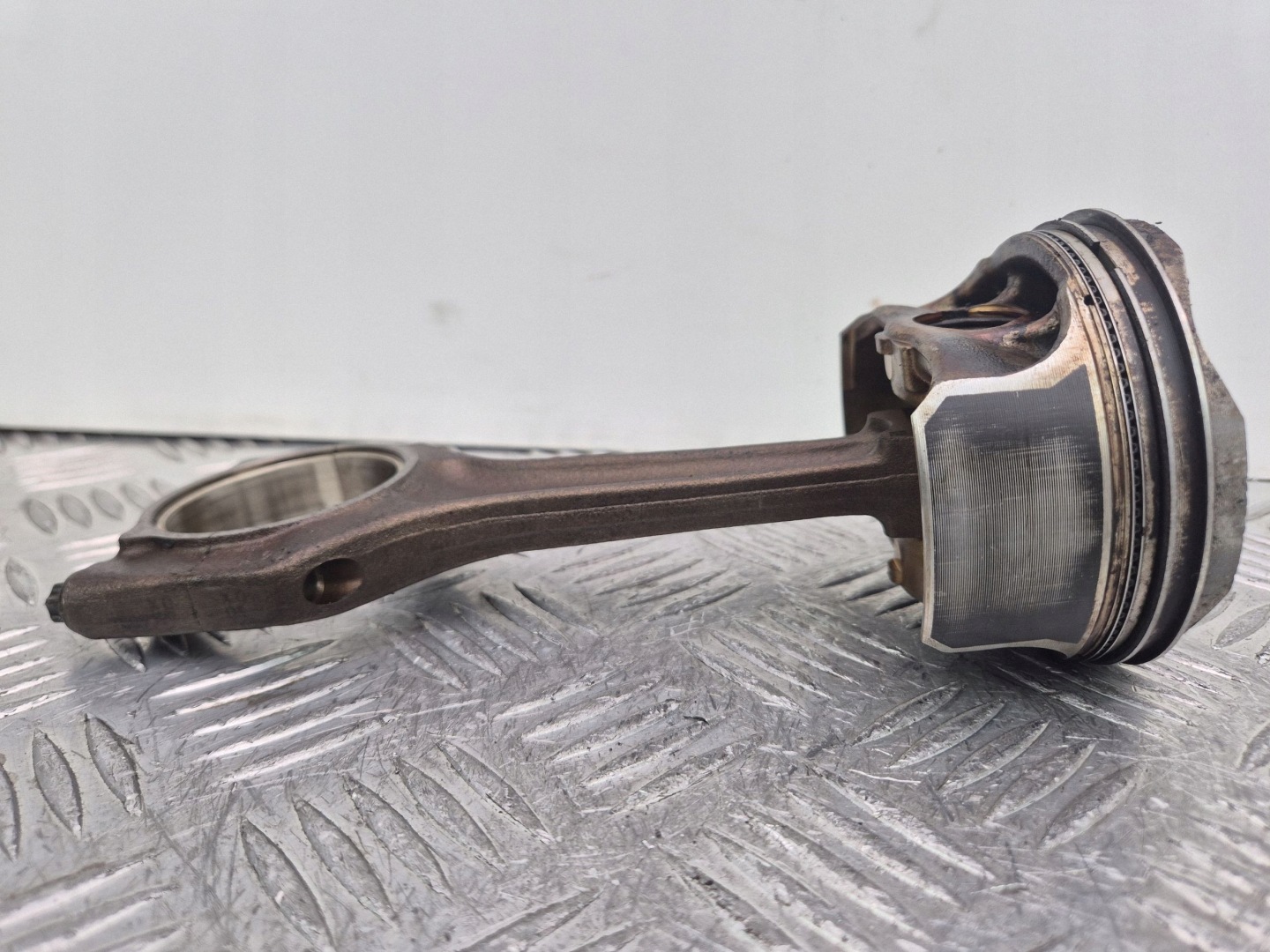 Piston avec bielle BMW X1 E84 18i 084201 N43B20AA