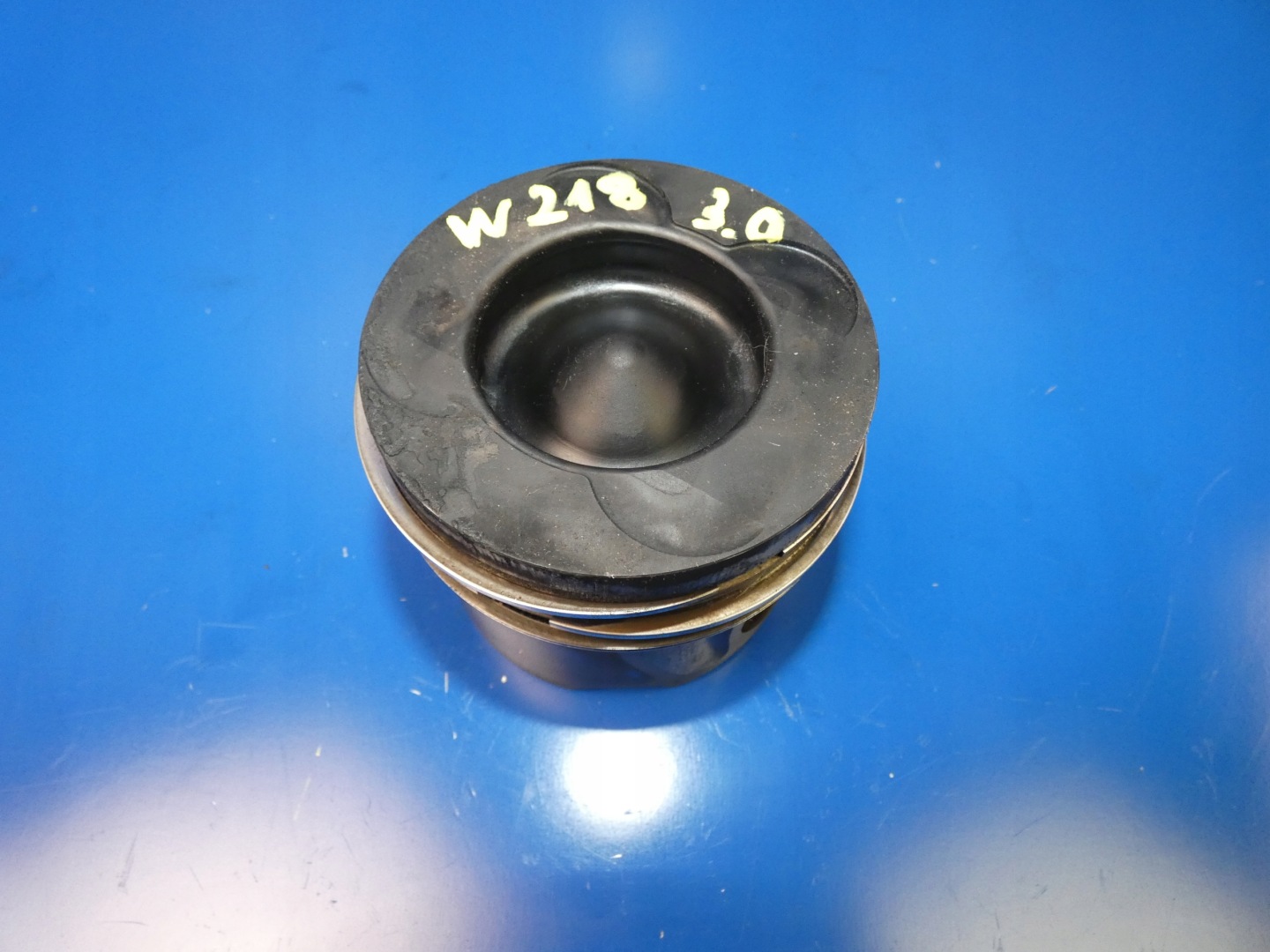 Mercedes CLS W218 W212 3.0 CDI piston