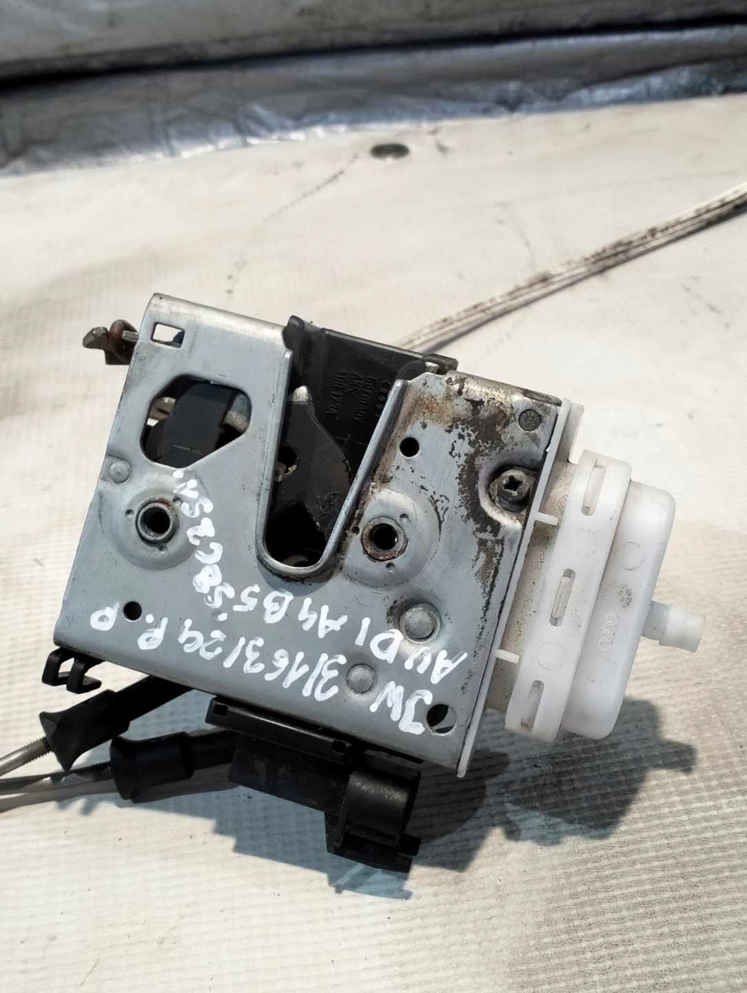 lock door right front 3PIN AUDI A4 B5 1998r OE 8D1837016F