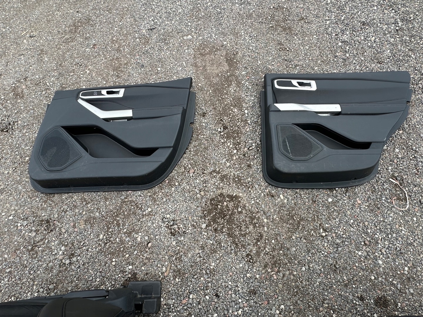 seats side inner tunel komplet Ford Explorer 2020+