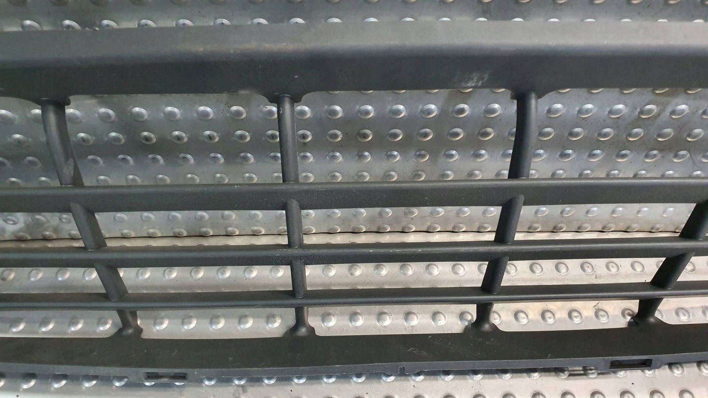 Grille Pare choc 2E0807835A VW CRAFTER 06