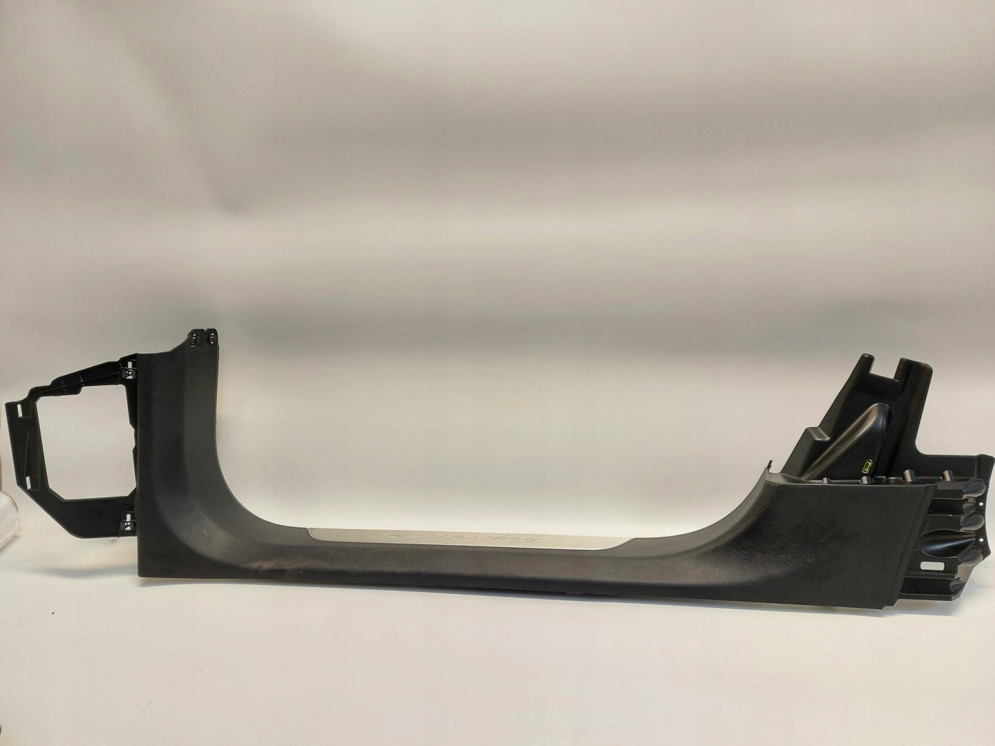 Porsche Taycan 4S 9J1 2021r moulding cap threshold right 9J1863382