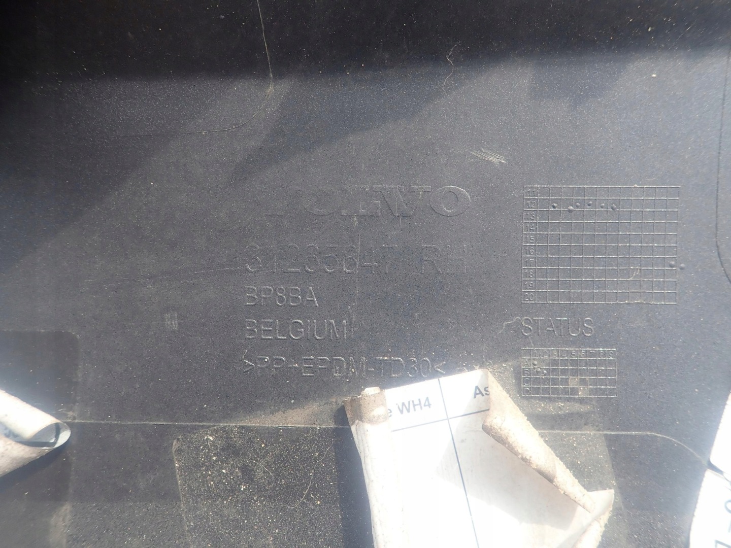 VOLVO V40 12-> threshold right moulding threshold right